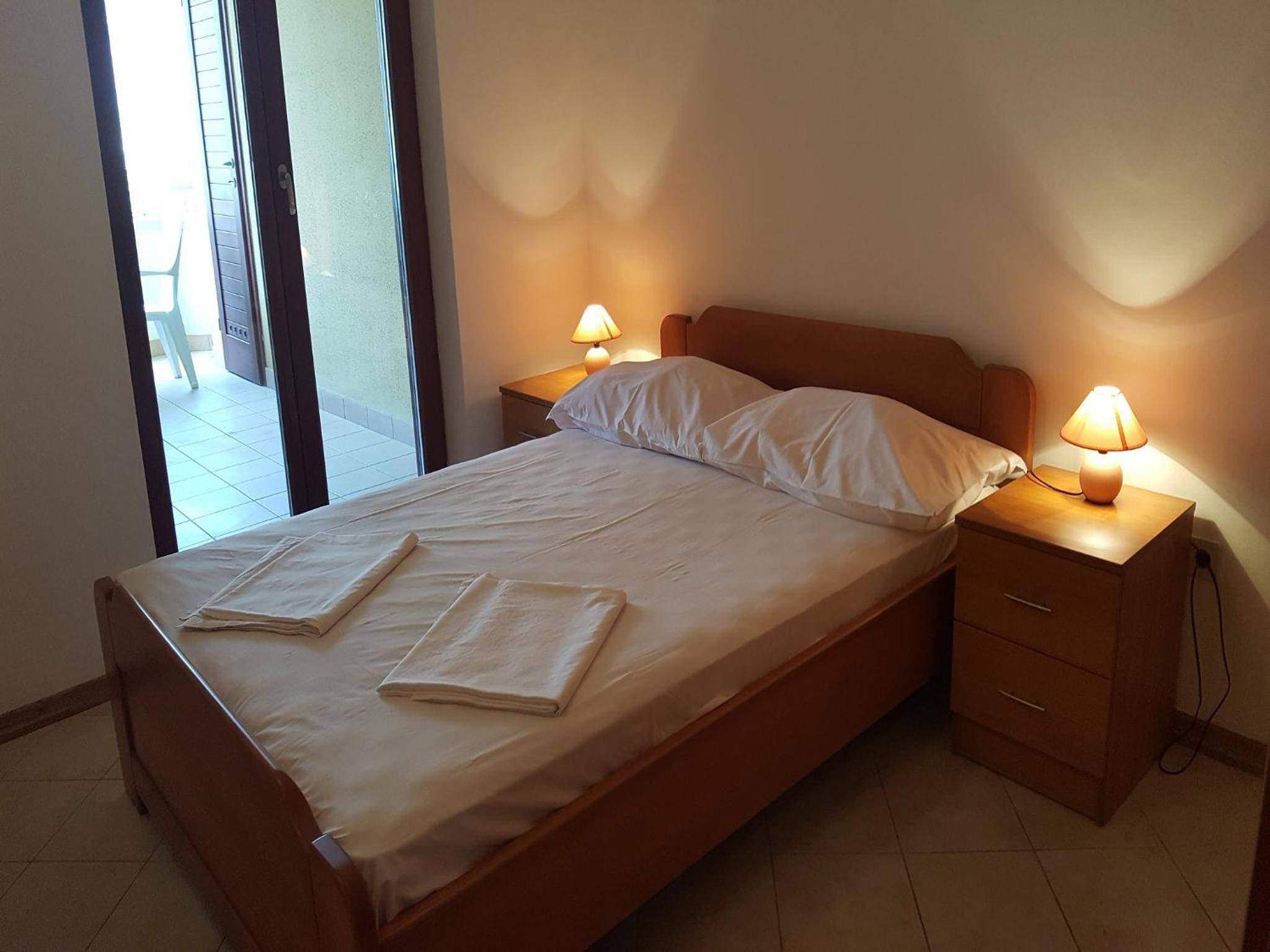 Apartment with Terrace - Photo 6