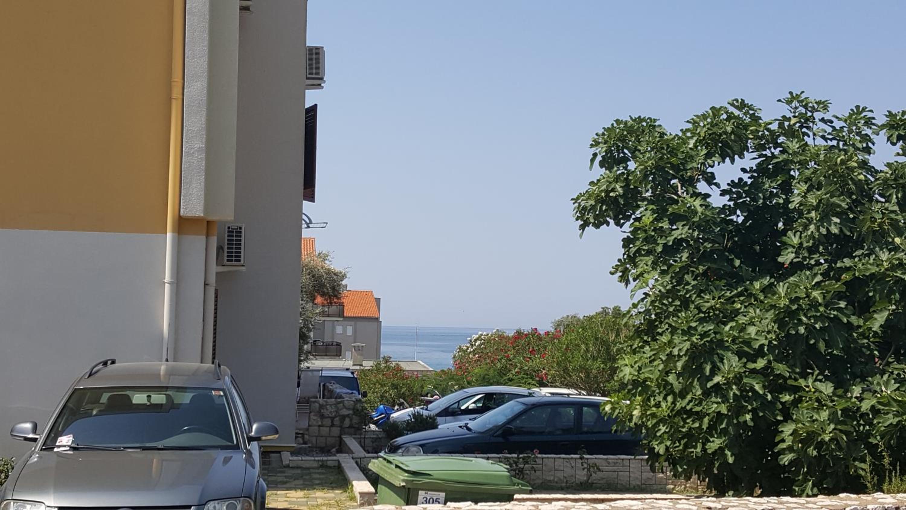 Apartment with Terrace - Photo 7