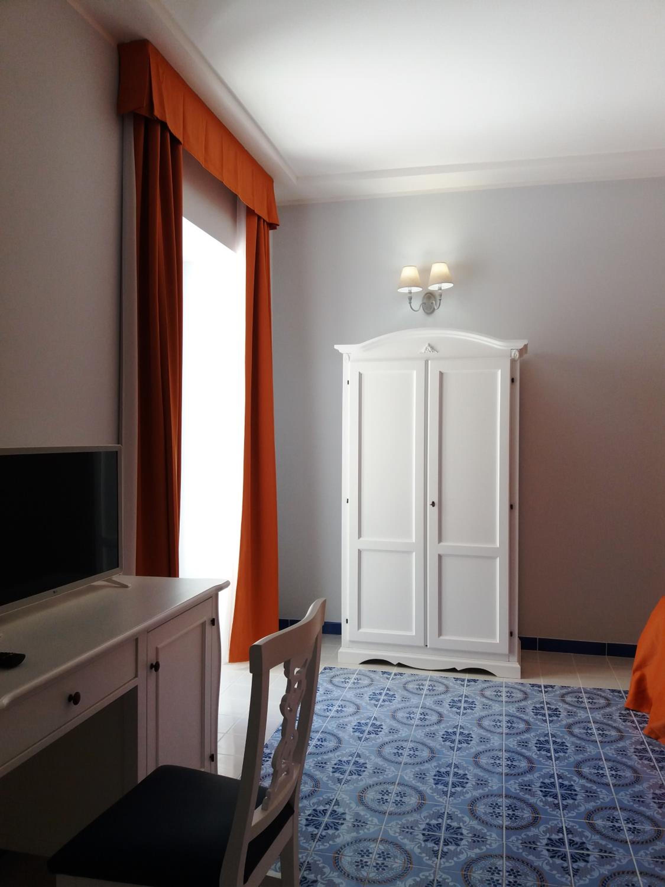 Standard Double Room - Photo 21
