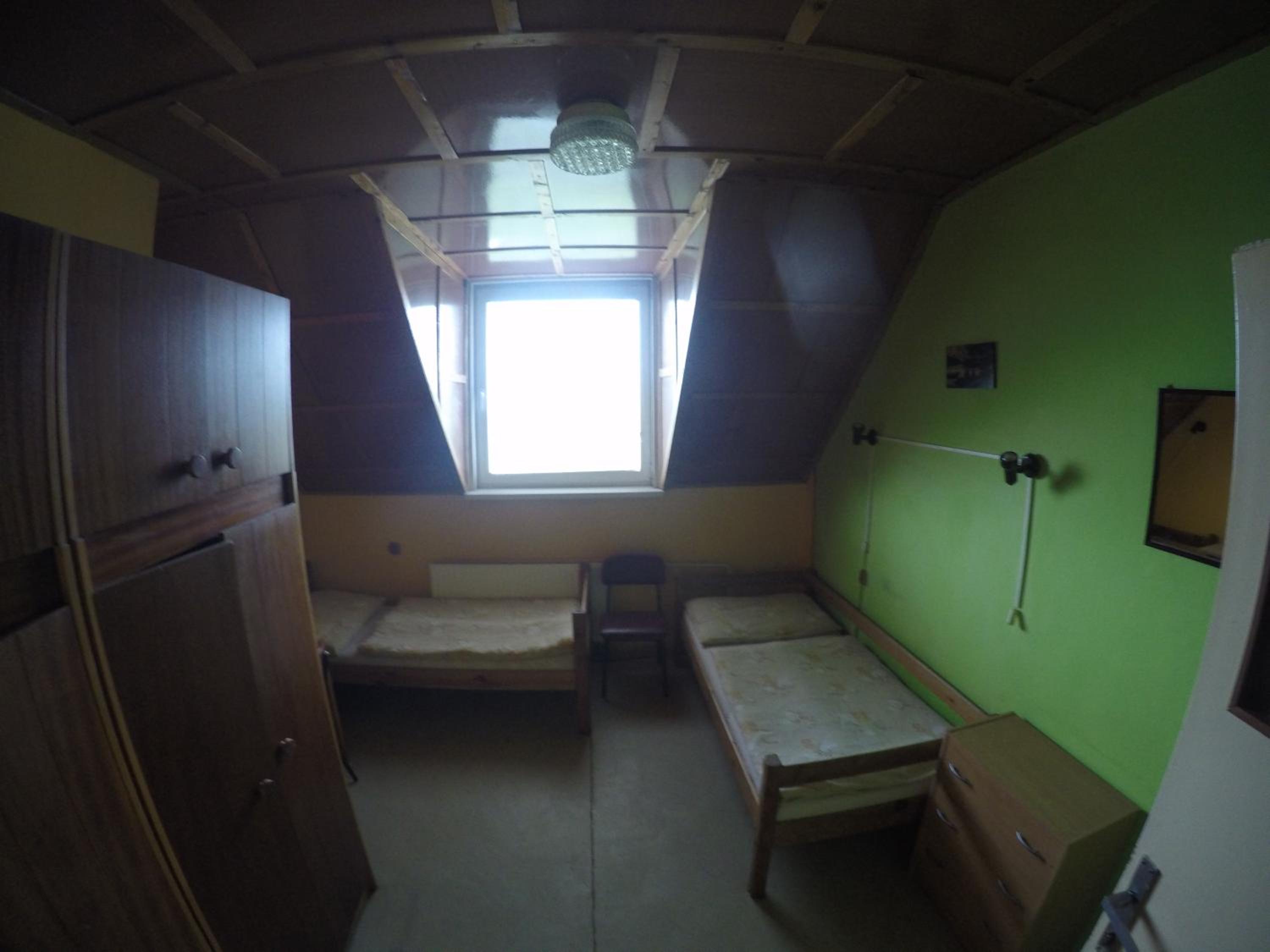 Standard Twin Room - Photo 3