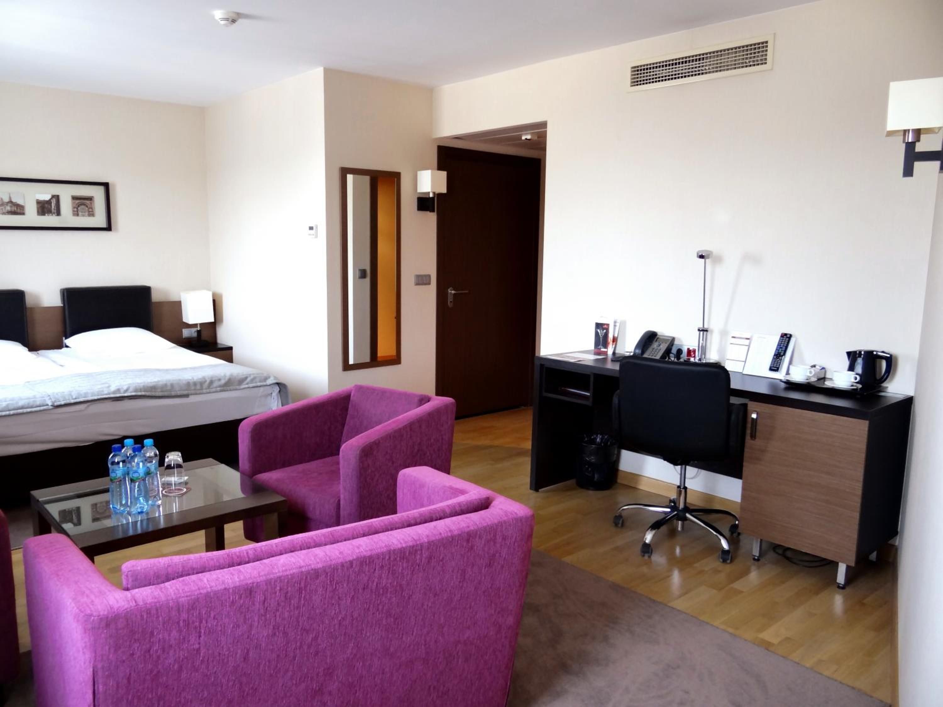 Junior Suite (2 Adults) - Photo 2