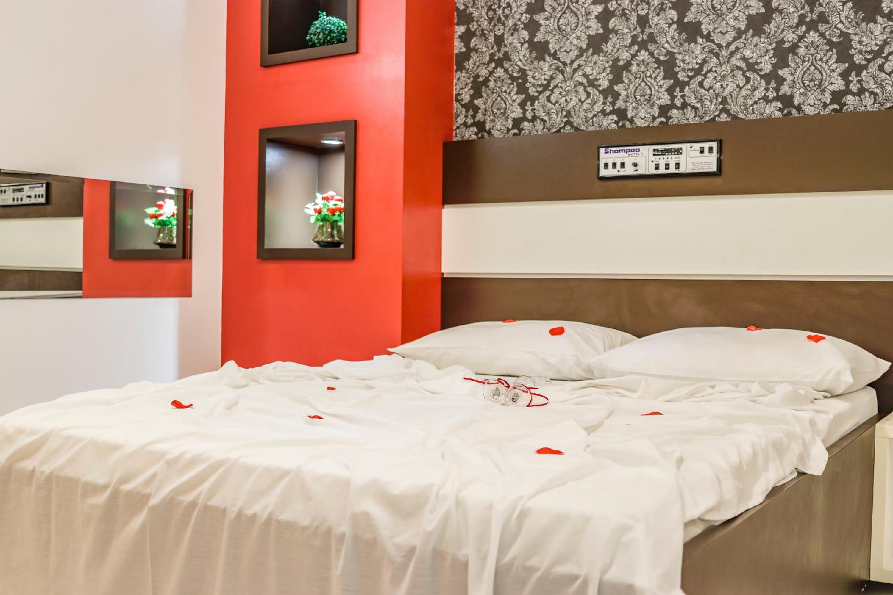 Deluxe Suite with Spa Bath
