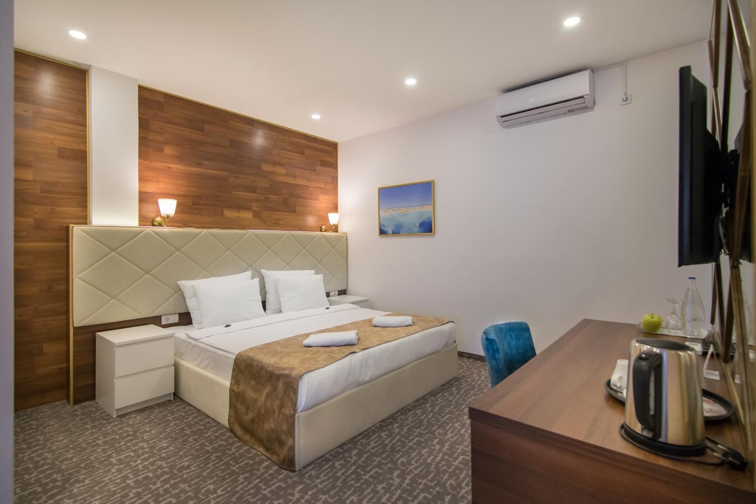 Standard Double or Twin Room - Photo 6