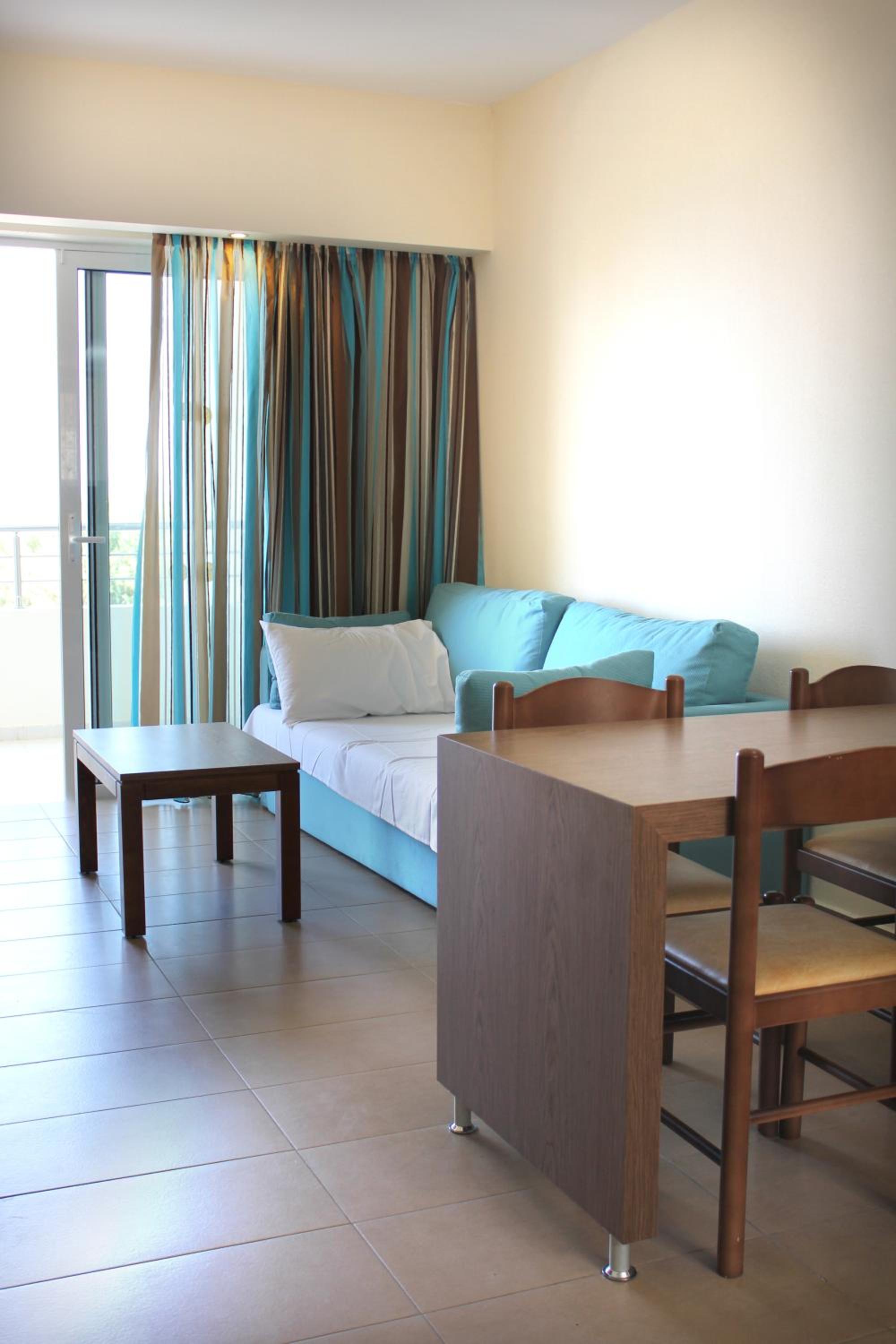 Apartment with Balcony thumbnail 6