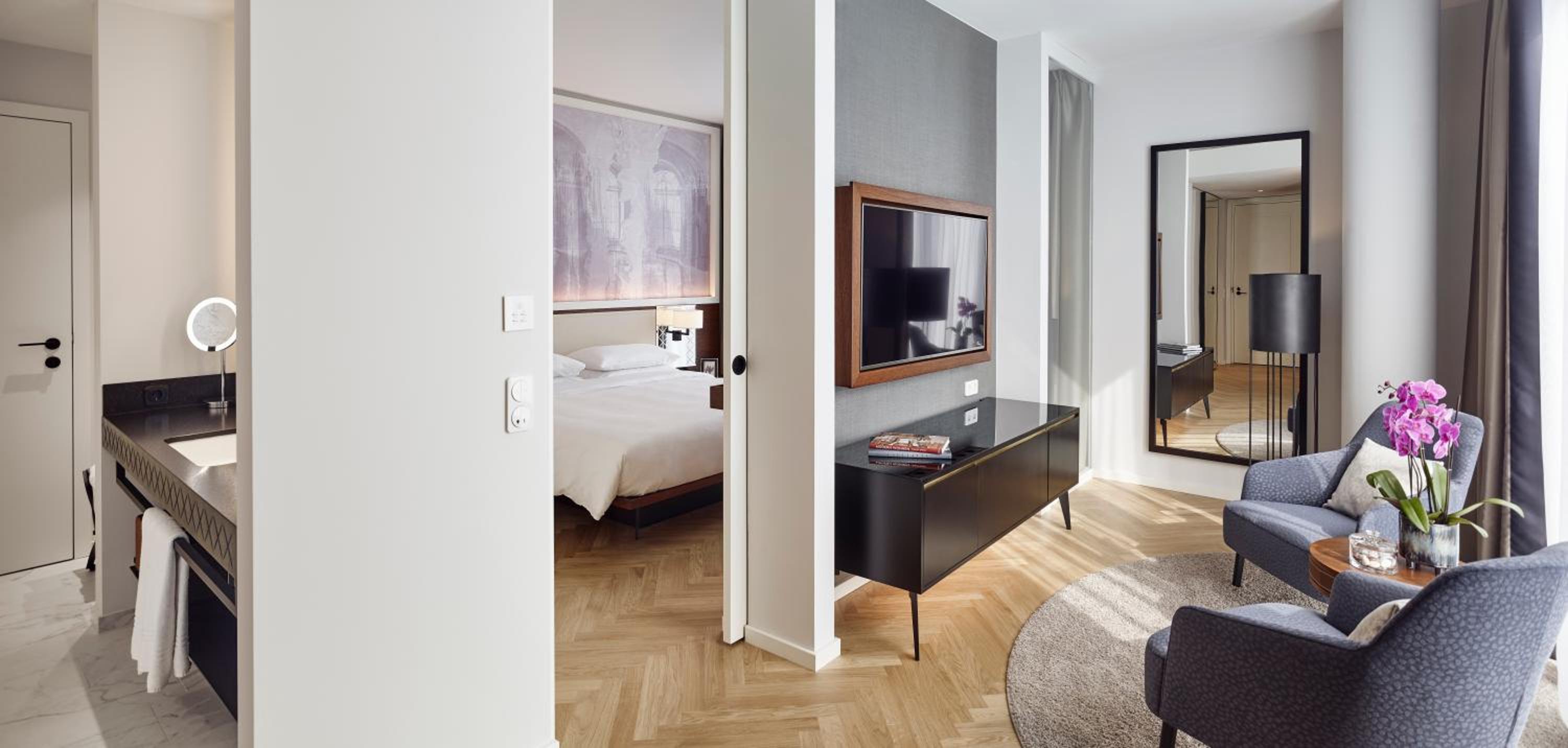 Junior King Suite - Photo 3