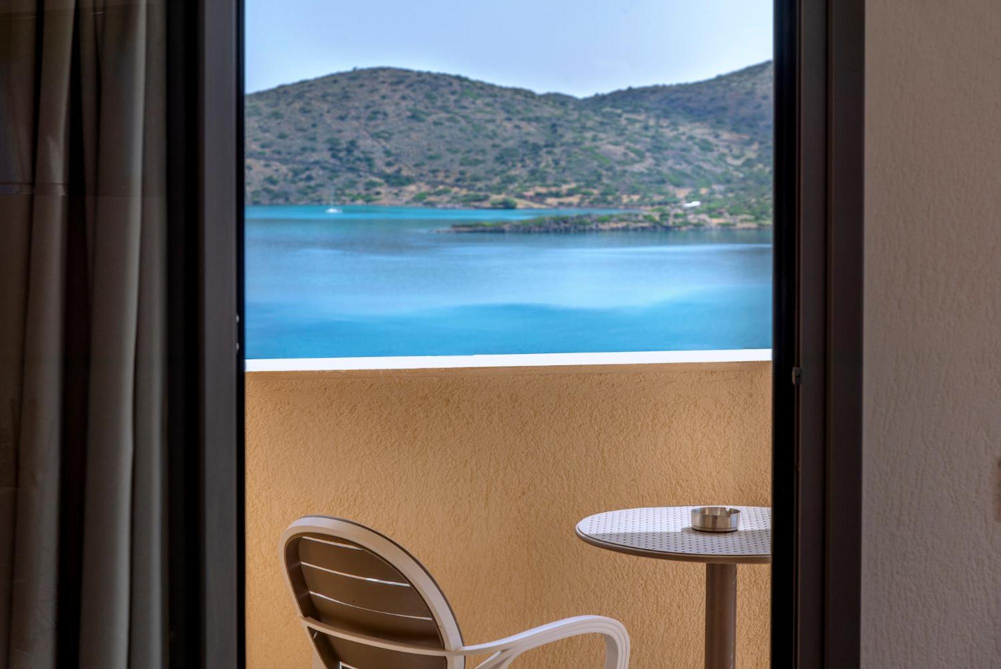 Deluxe Studio with Panoramic Sea View - Photo 10