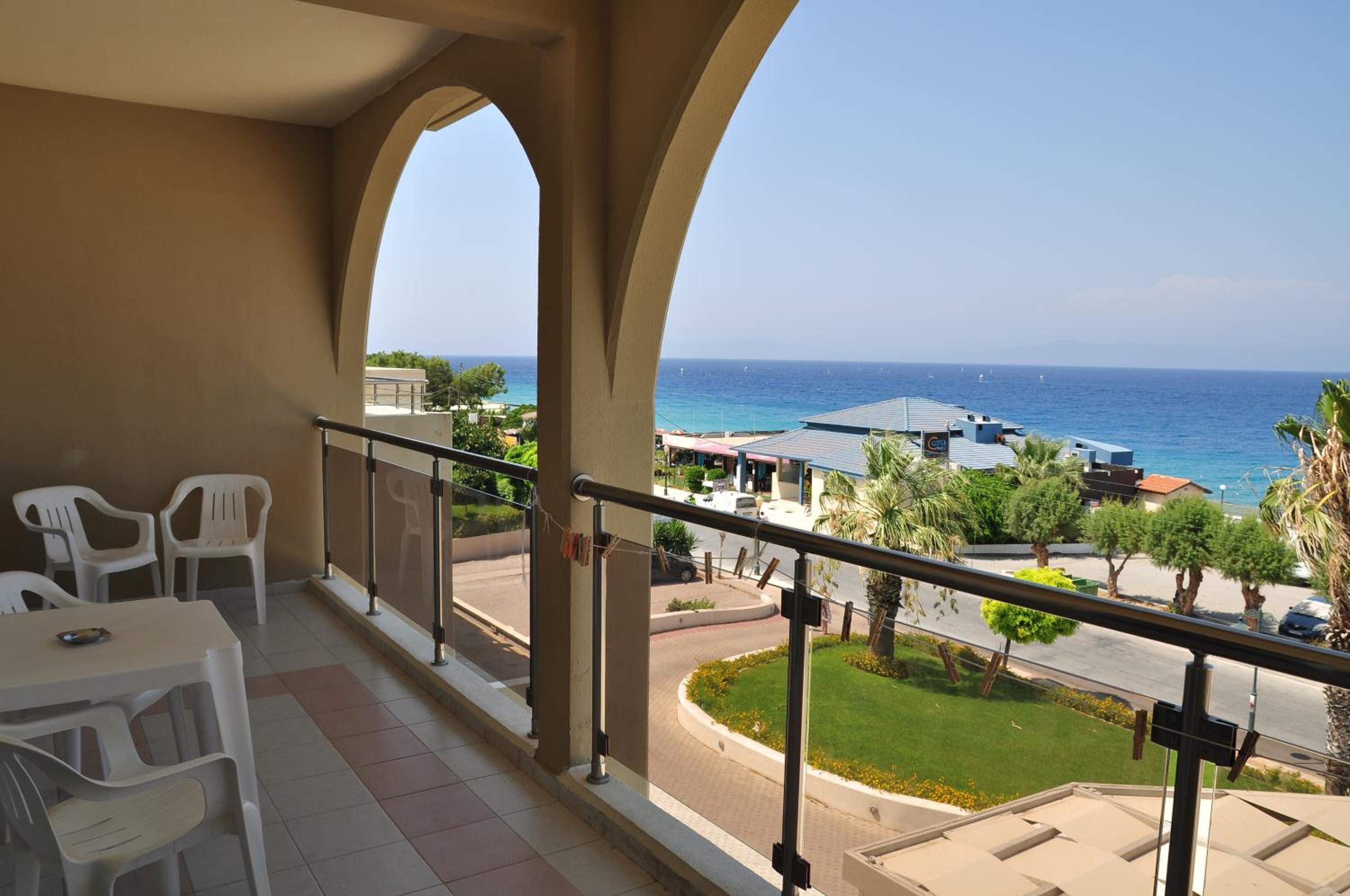 Apartment with Balcony thumbnail 6