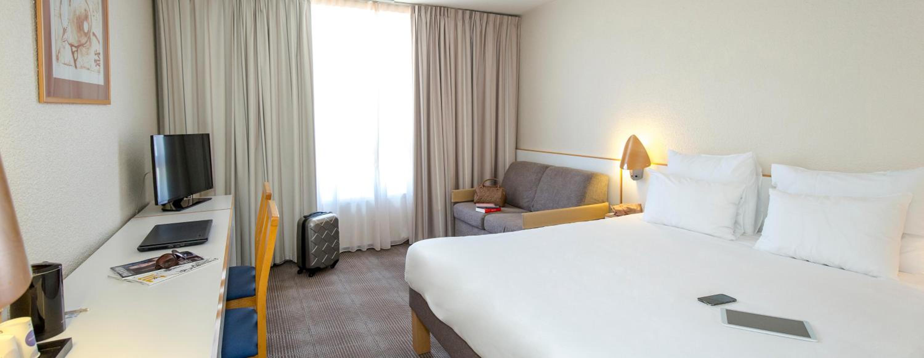 Standard Double Room with Sofa - Photo 9