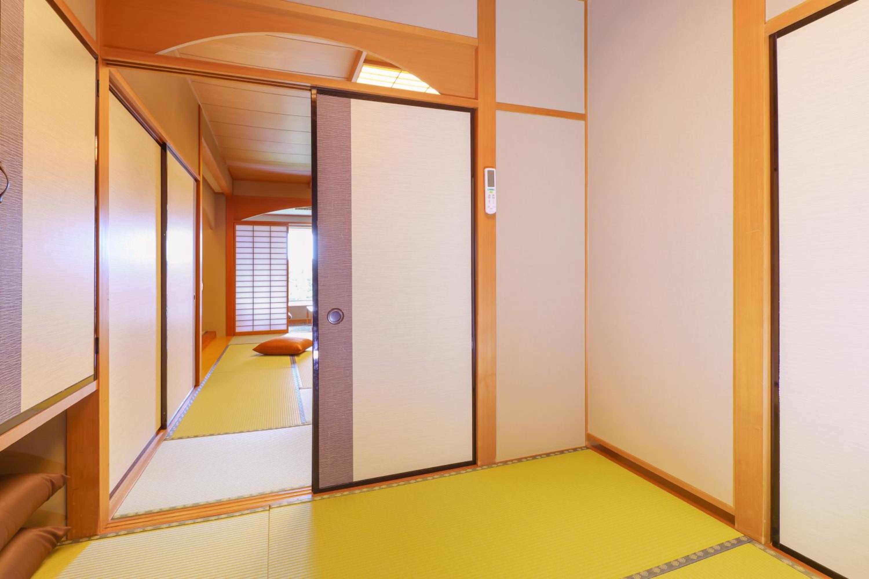 Standard Japanese-Style-Room 65 sqm - Indoor Bath - Non-Smoking