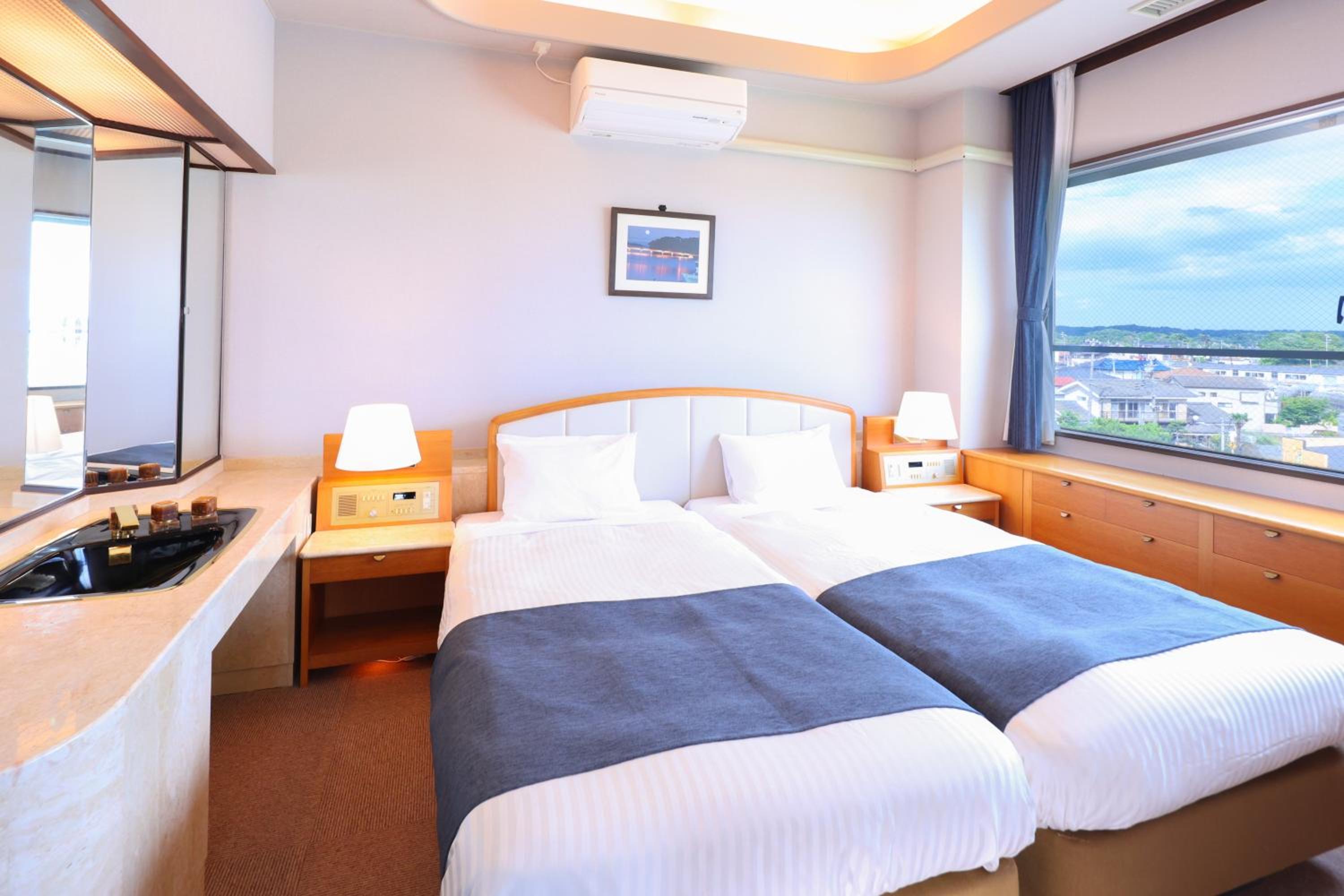 Suite Japanese-Western-Style-Room 130 sqm & Twin Room - Indoor Bath - Non-Smoking