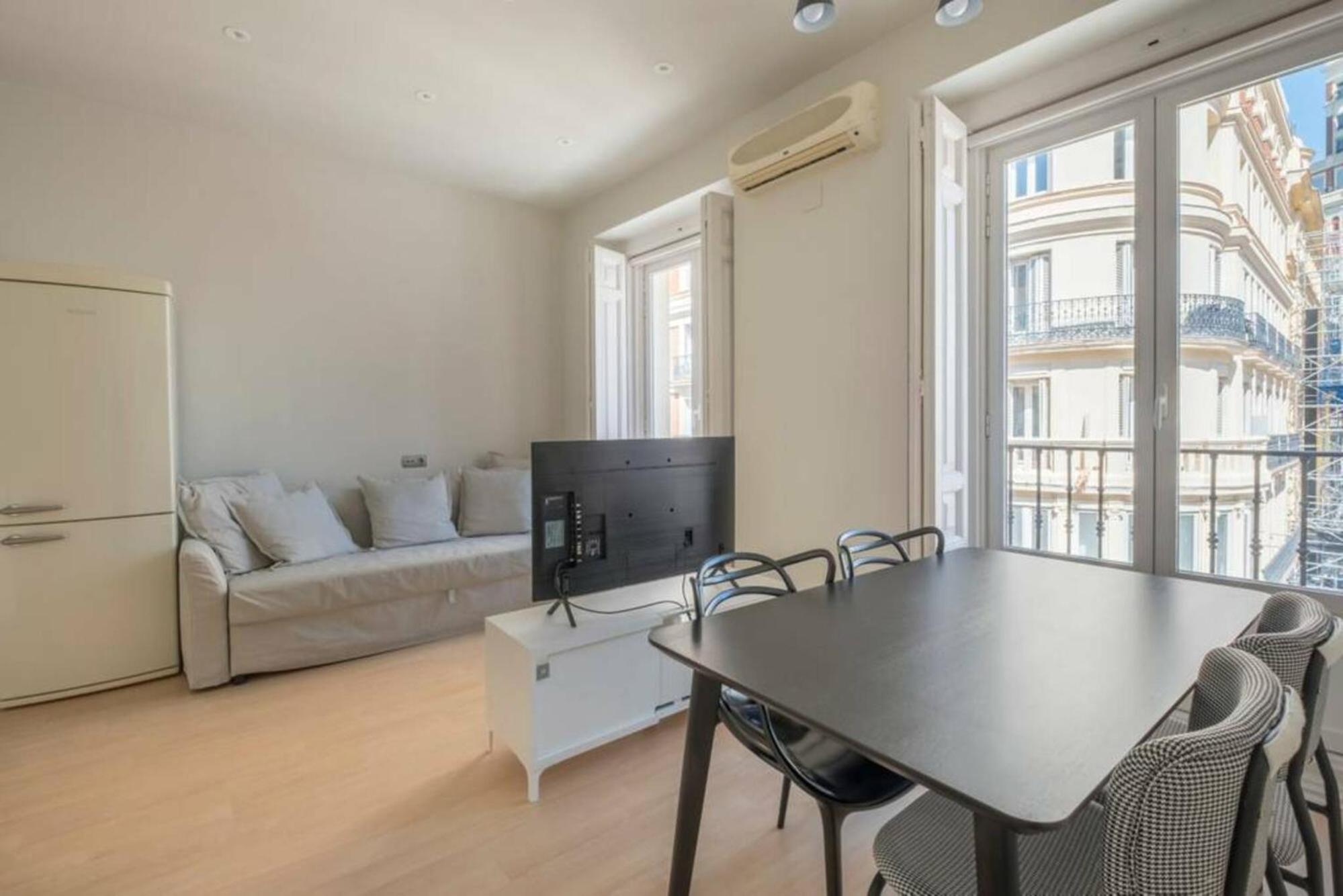 Apartamento con Balcón