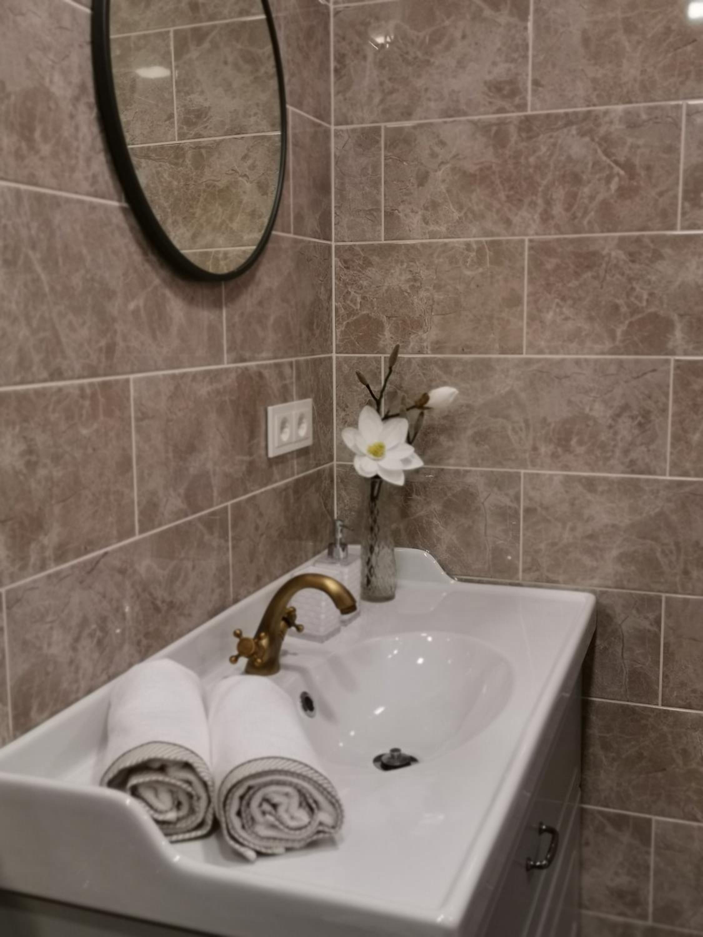 One-Bedroom Apartment - Photo 18
