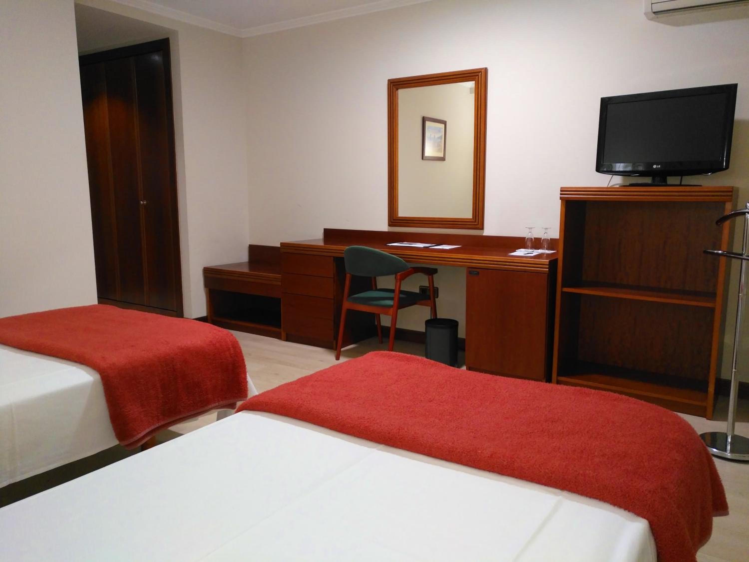 Twin Room - Photo 1
