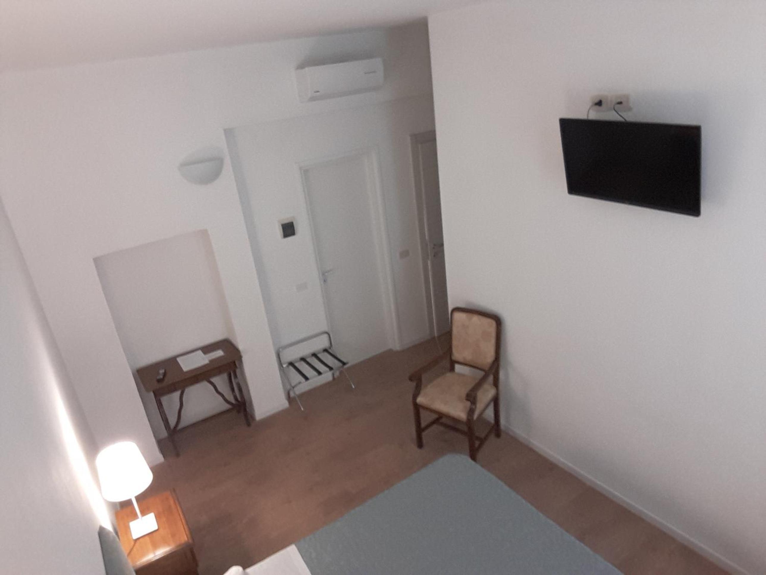 Deluxe Room - Photo 1