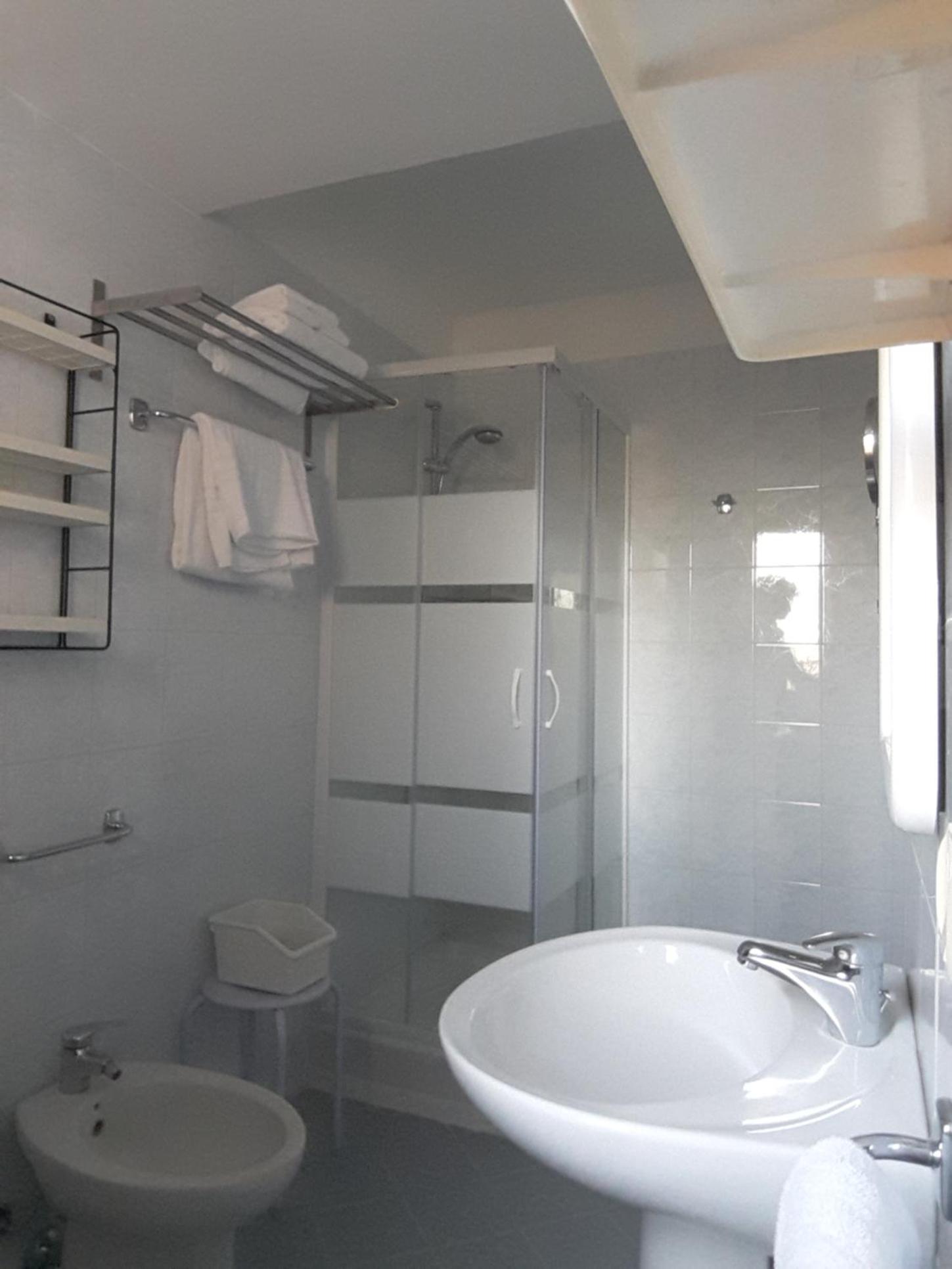Deluxe Room - Photo 12