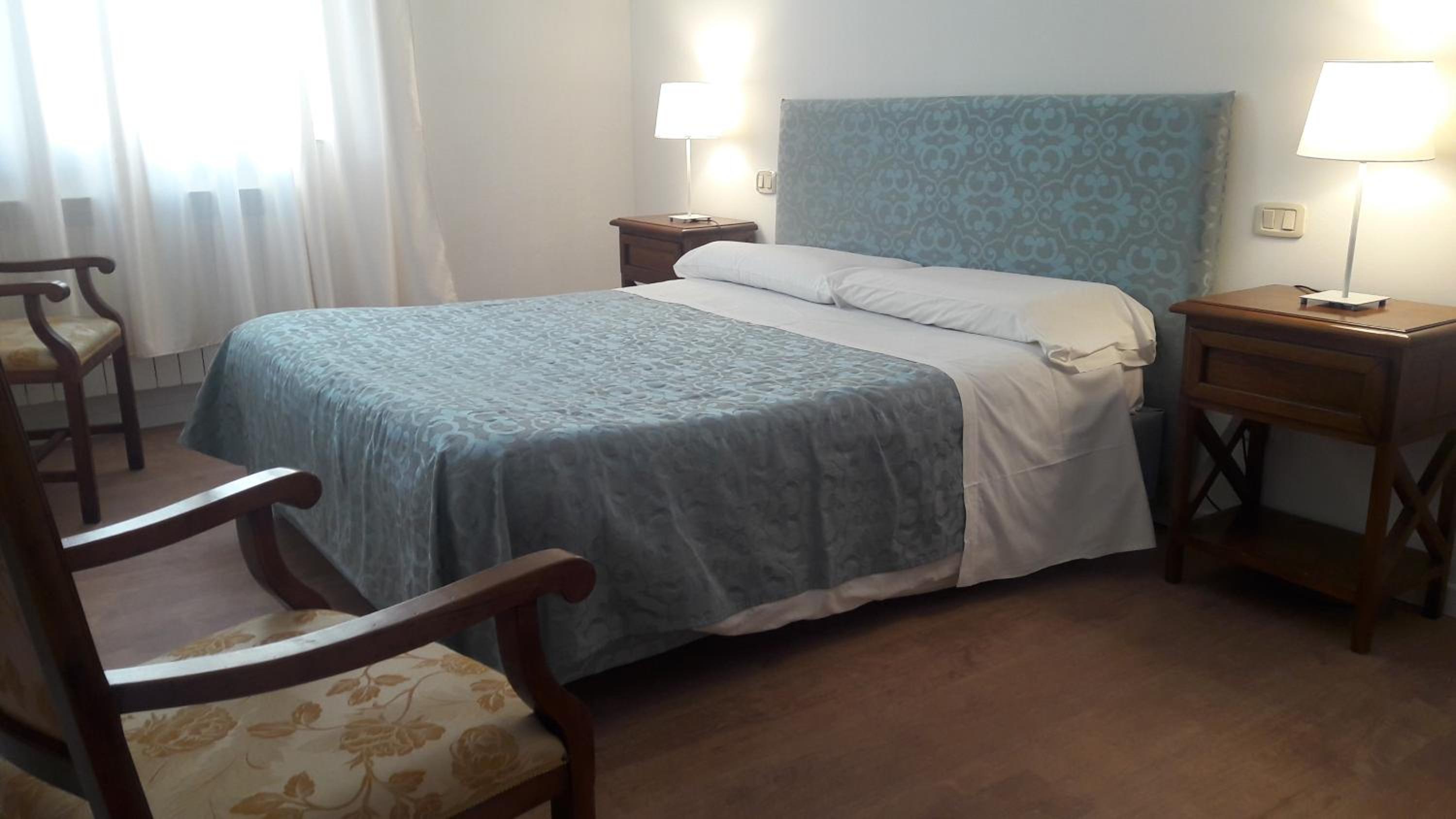Deluxe Room - Photo 7