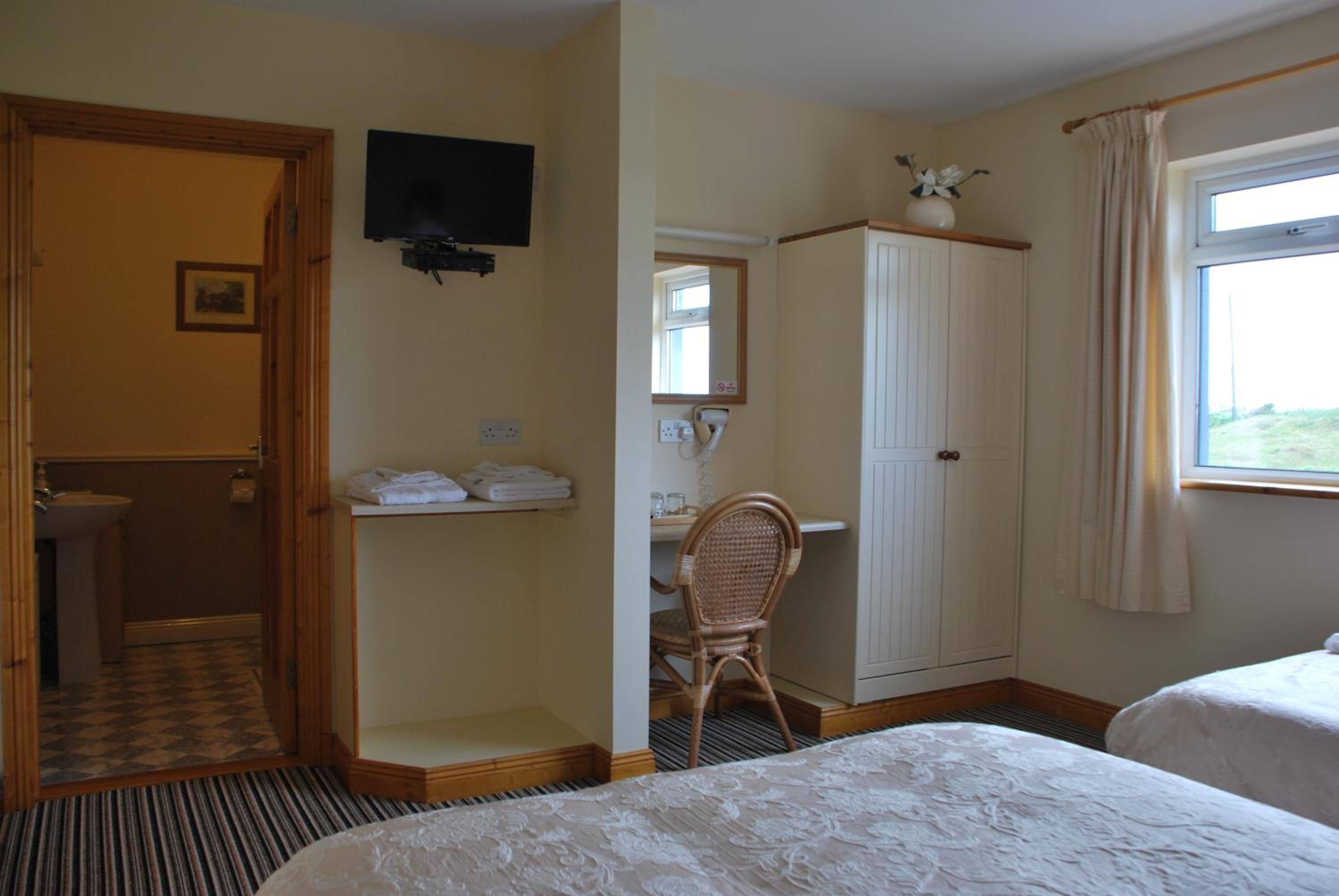Double or Twin Room with Bathroom photo 1