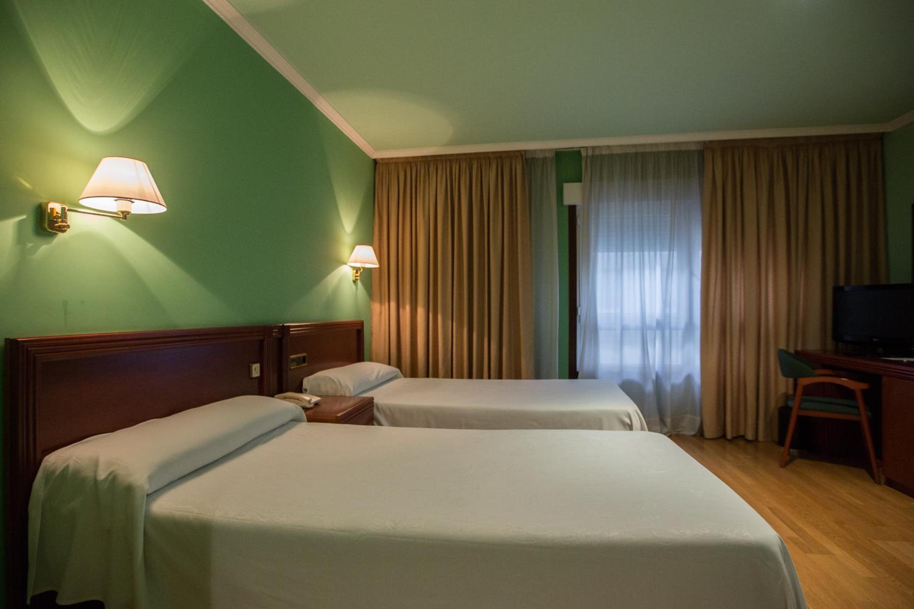Twin Room - Photo 2