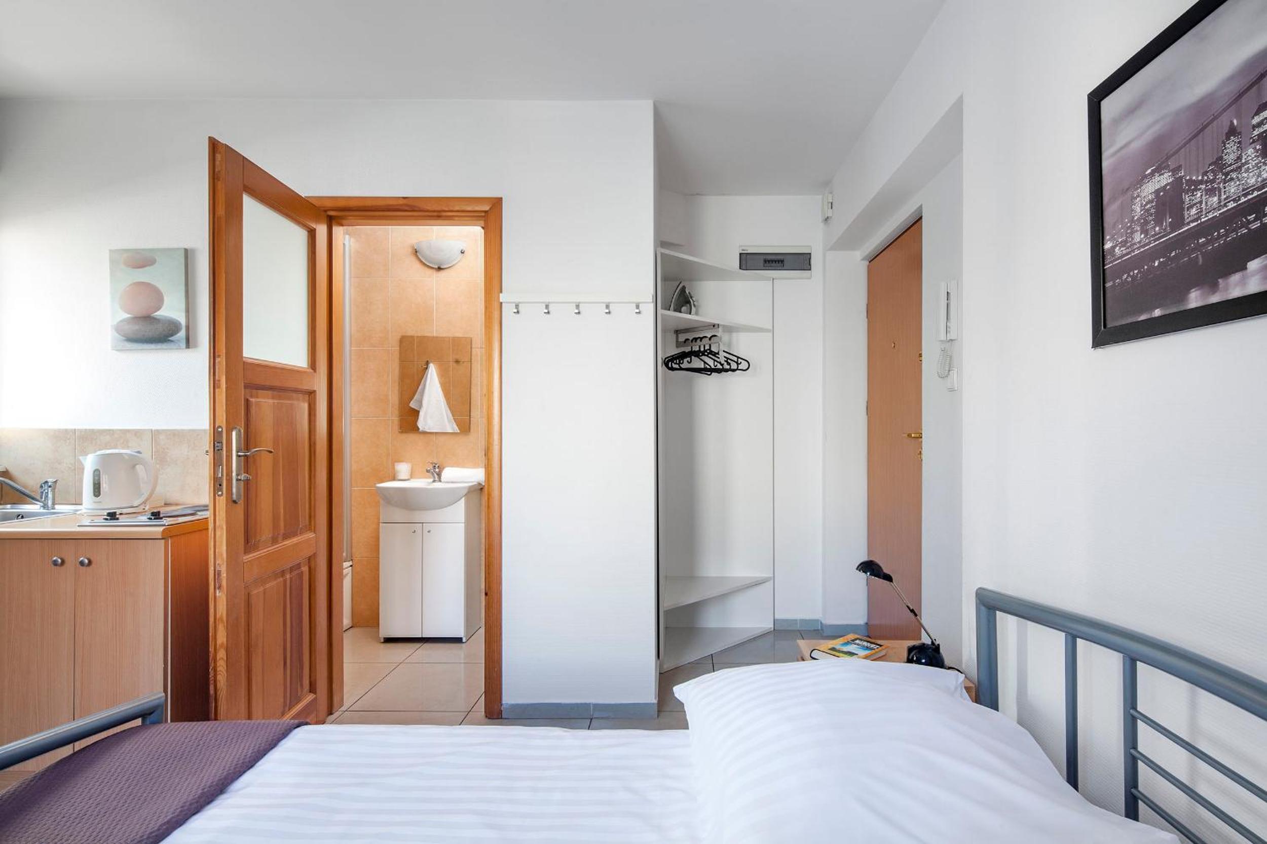Economy Double Room - Photo 3