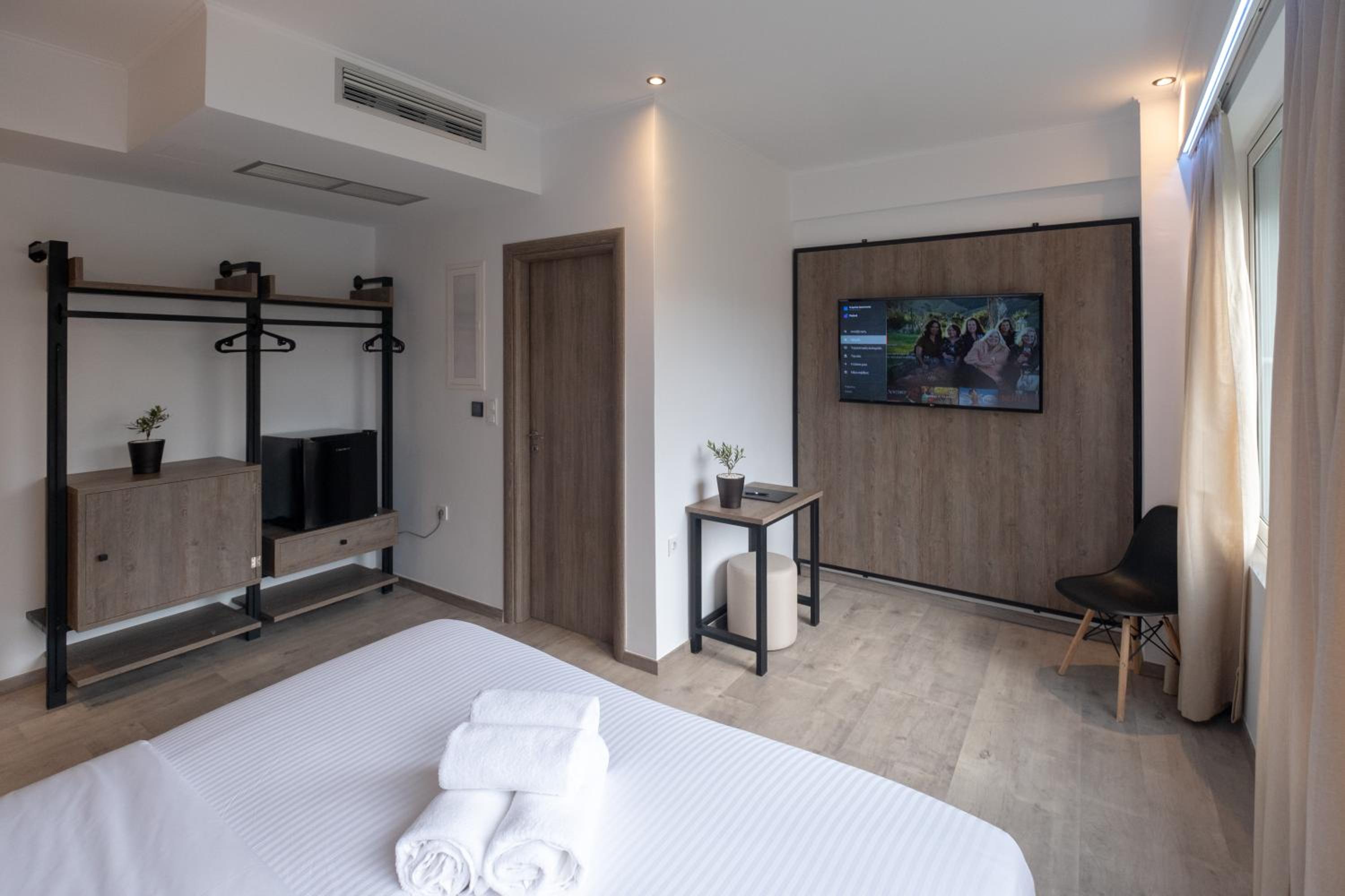 Standard Double Room - Photo 17