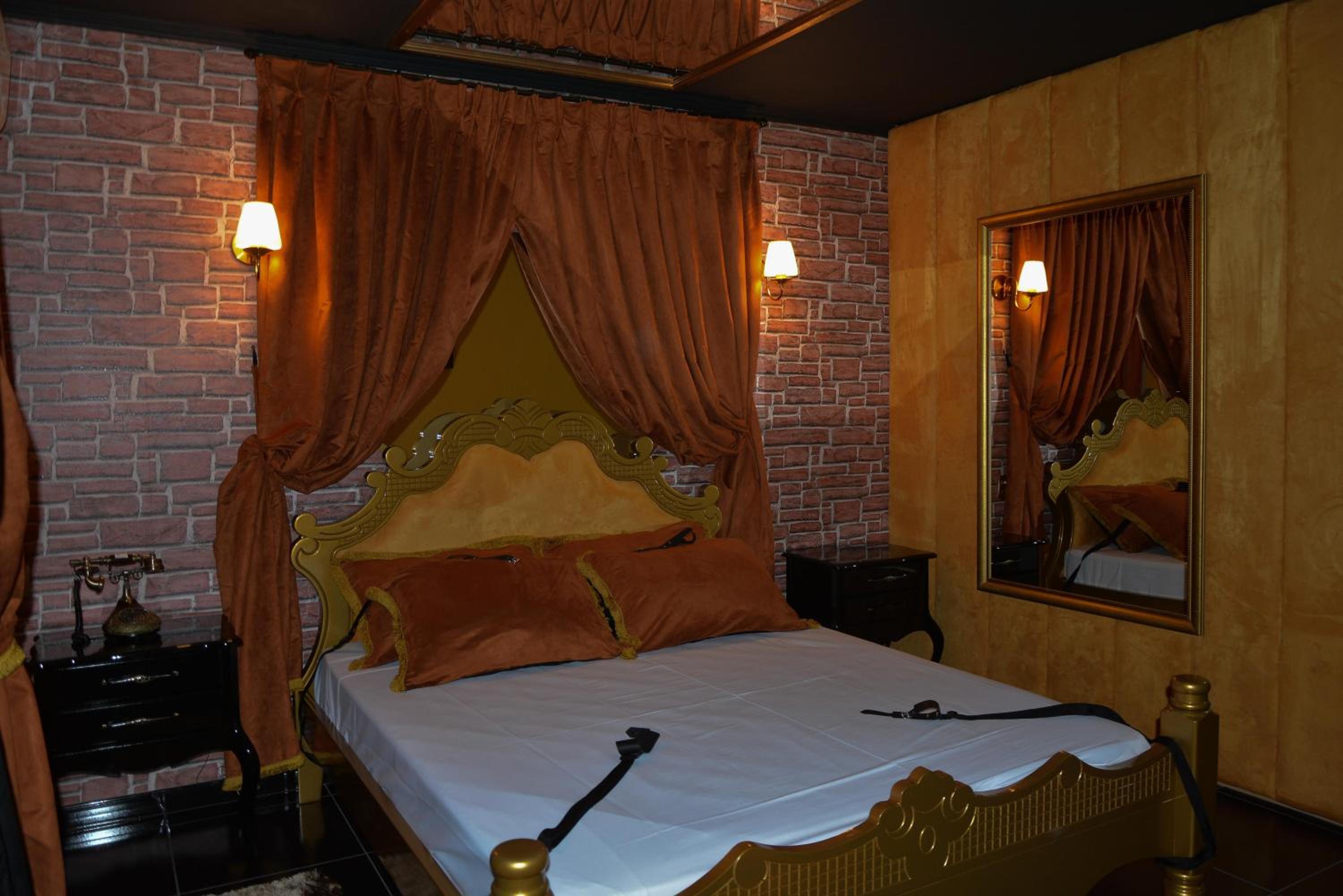 Double Room with Hot Tub - Photo 1