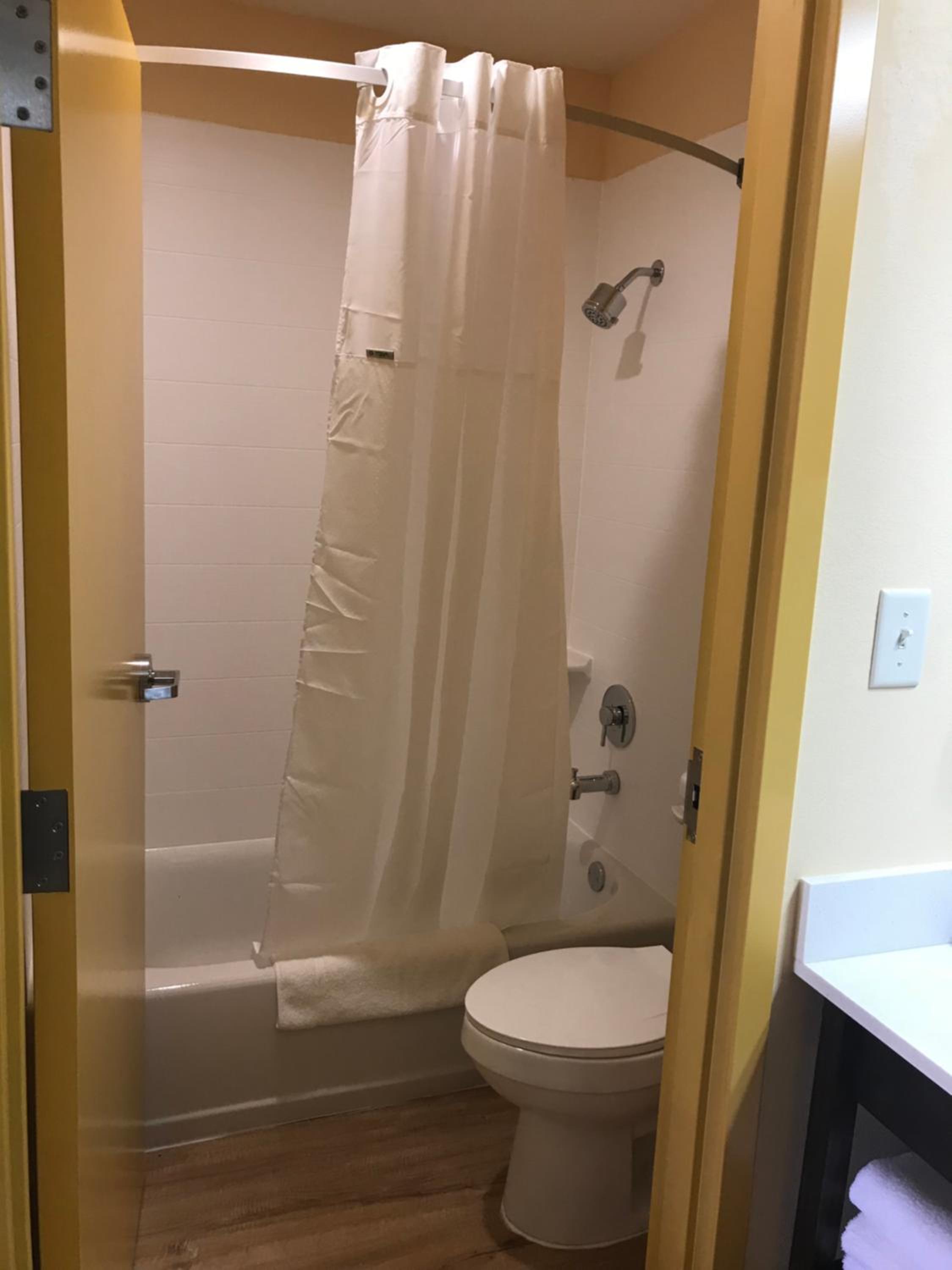 Deluxe Double Room with Two Double Beds - Non-Smoking - Photo 4