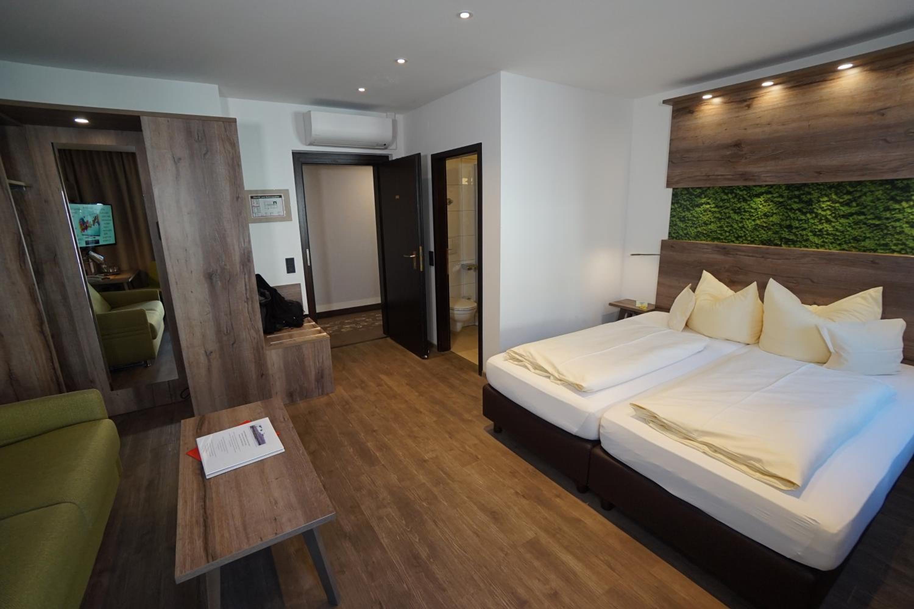 Double Room - Photo 6