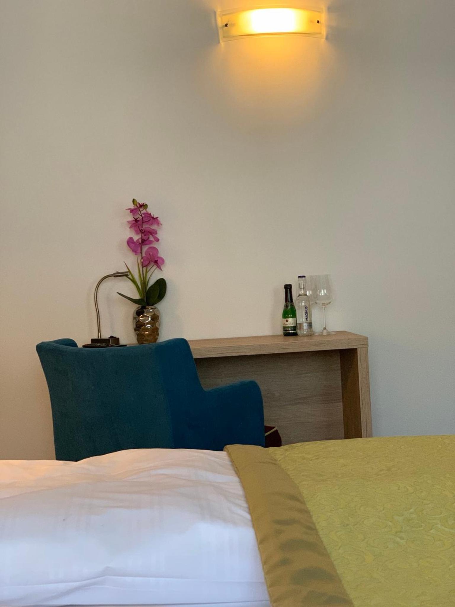Double Room - Photo 5