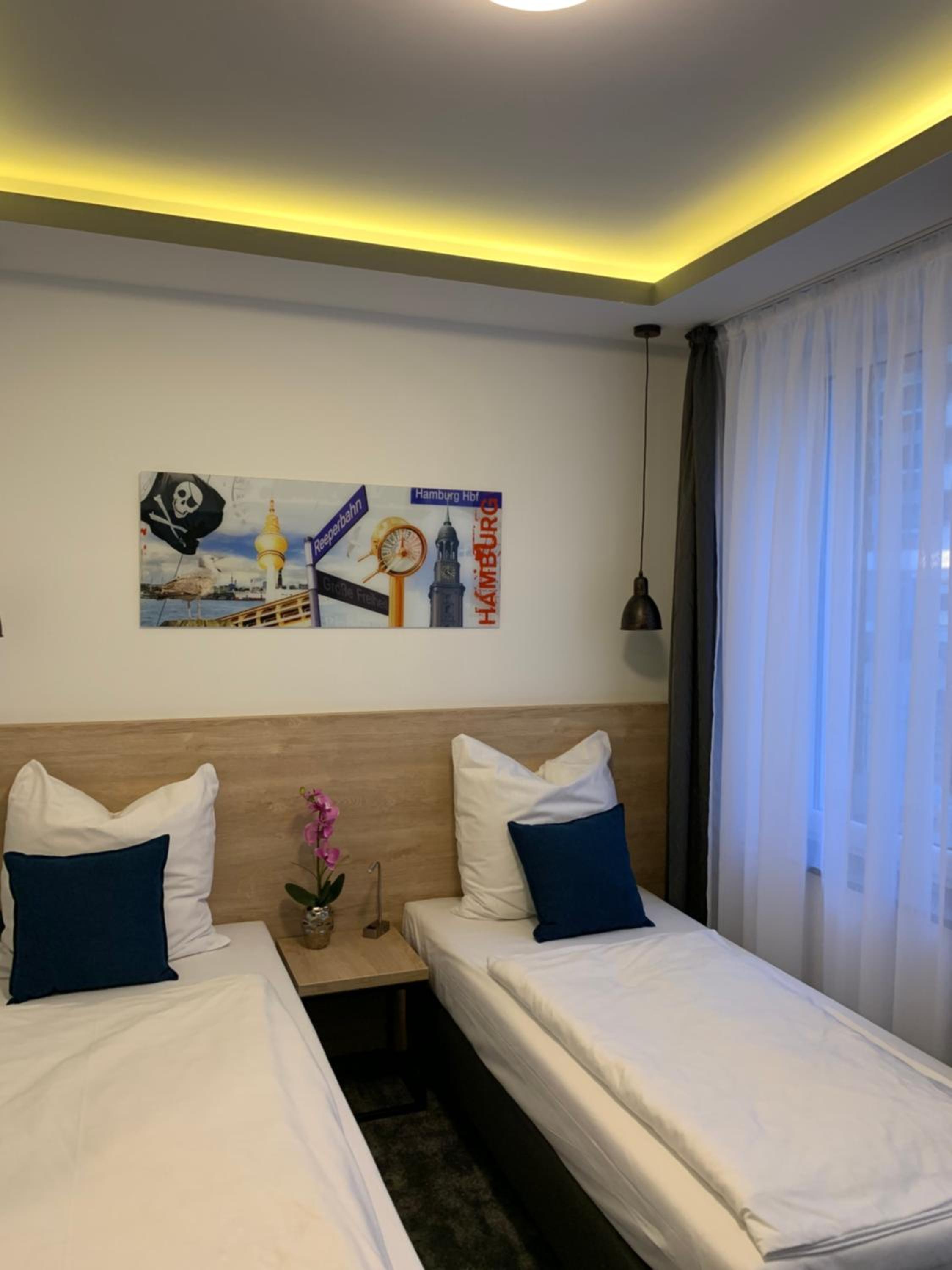 Small Twin Room - Photo 1