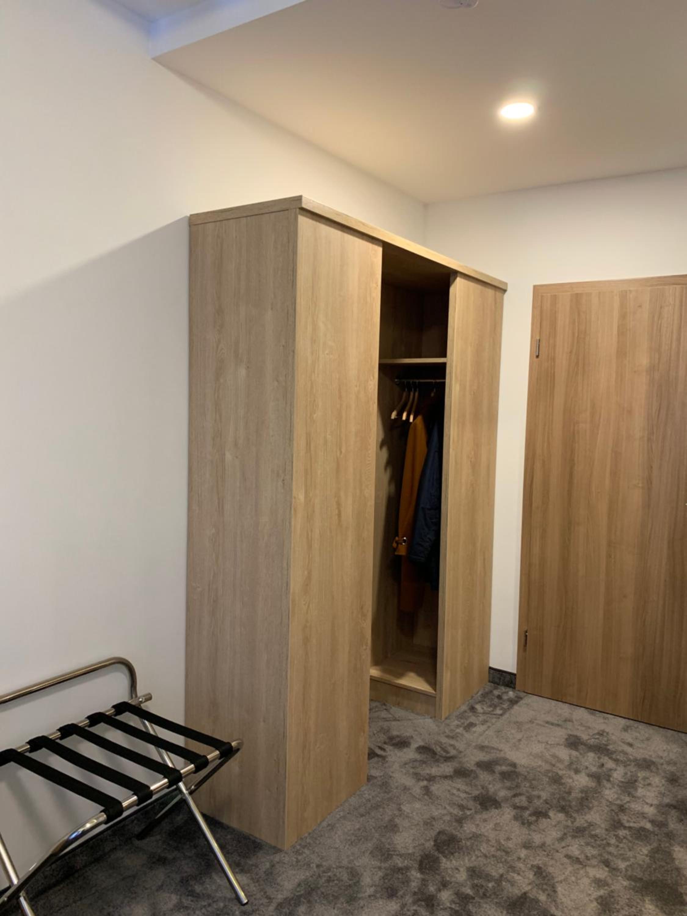 Small Twin Room - Photo 5