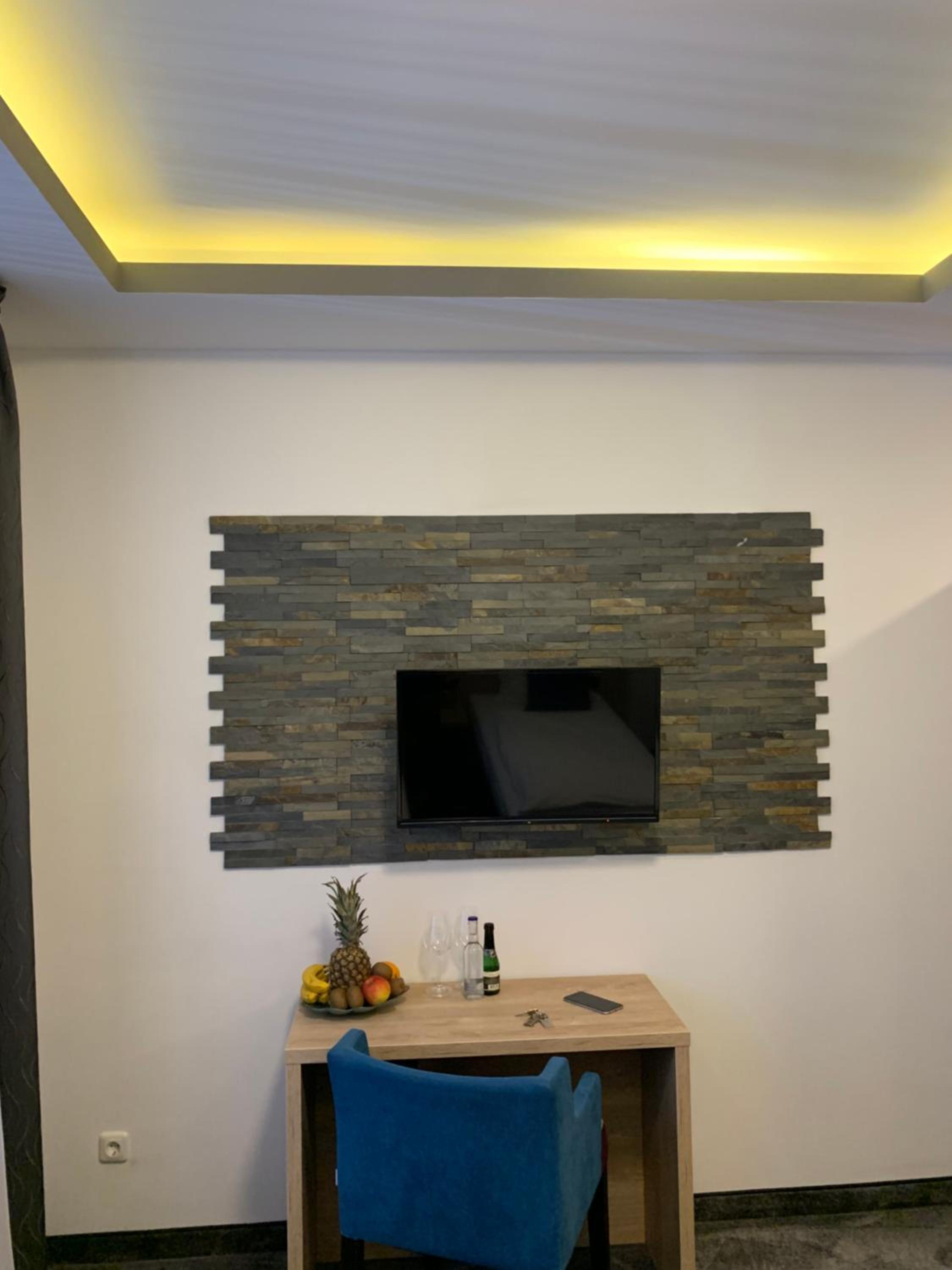 Small Twin Room - Photo 2