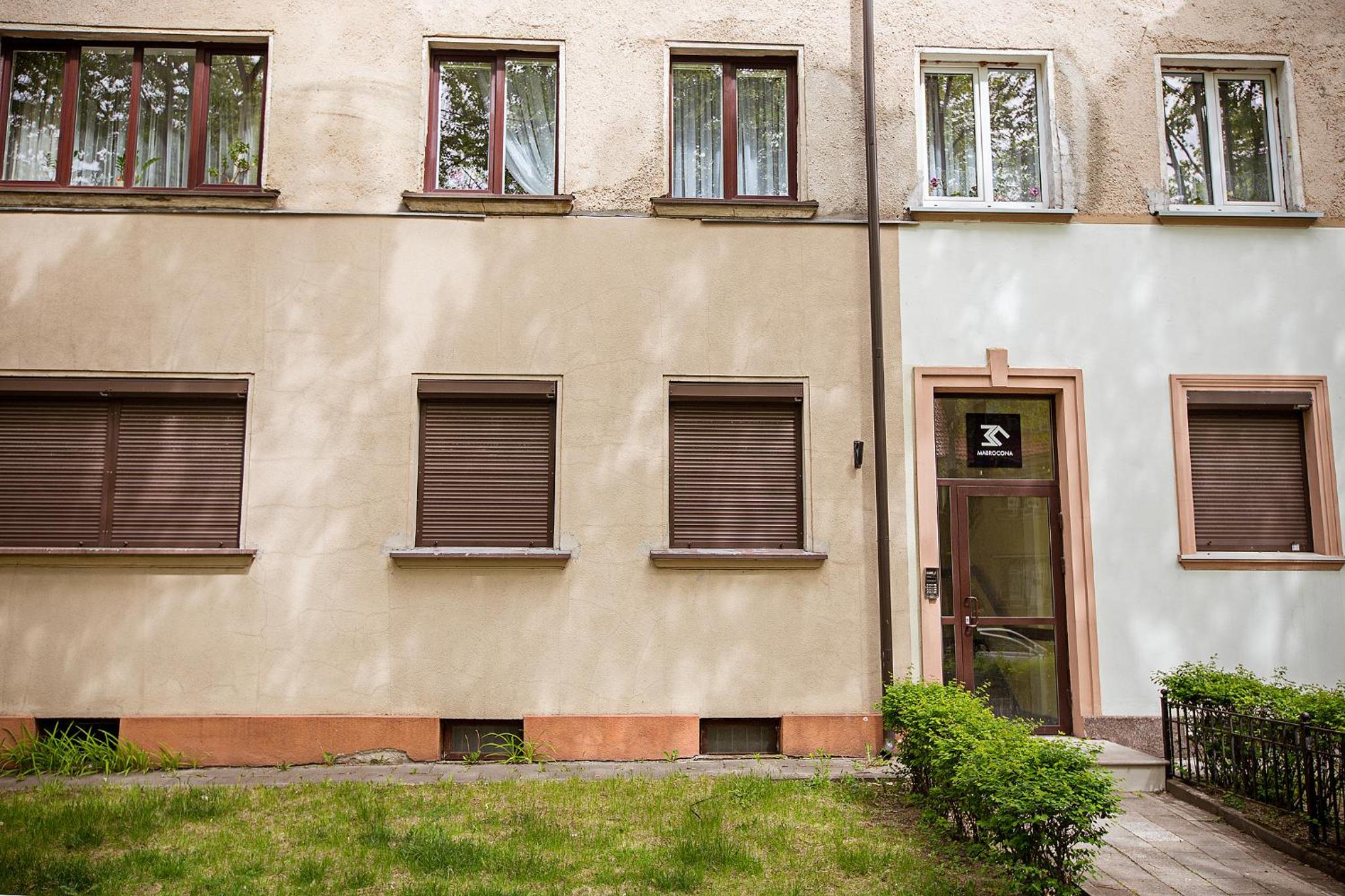 One-Bedroom Apartment - Photo 11