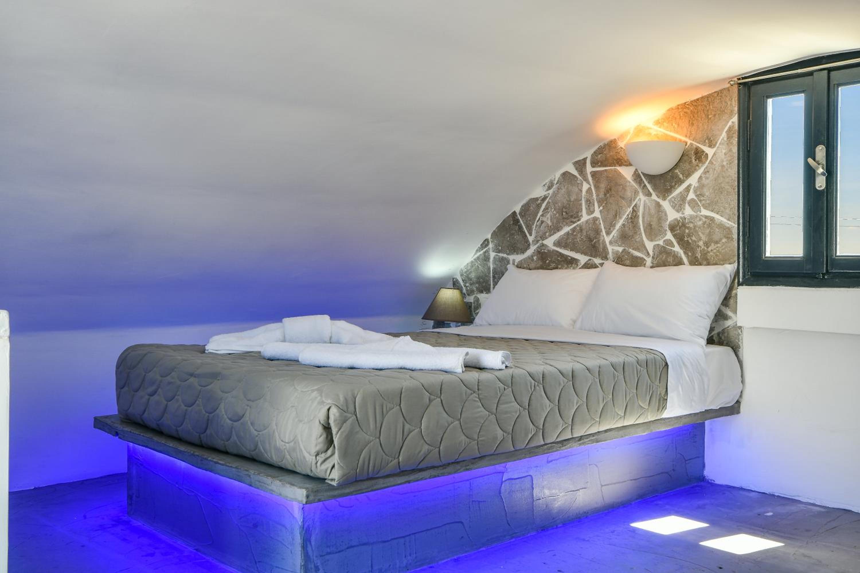 Deluxe Suite with Spa Bath and Sea View