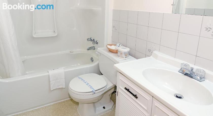 Queen Room - Photo 10