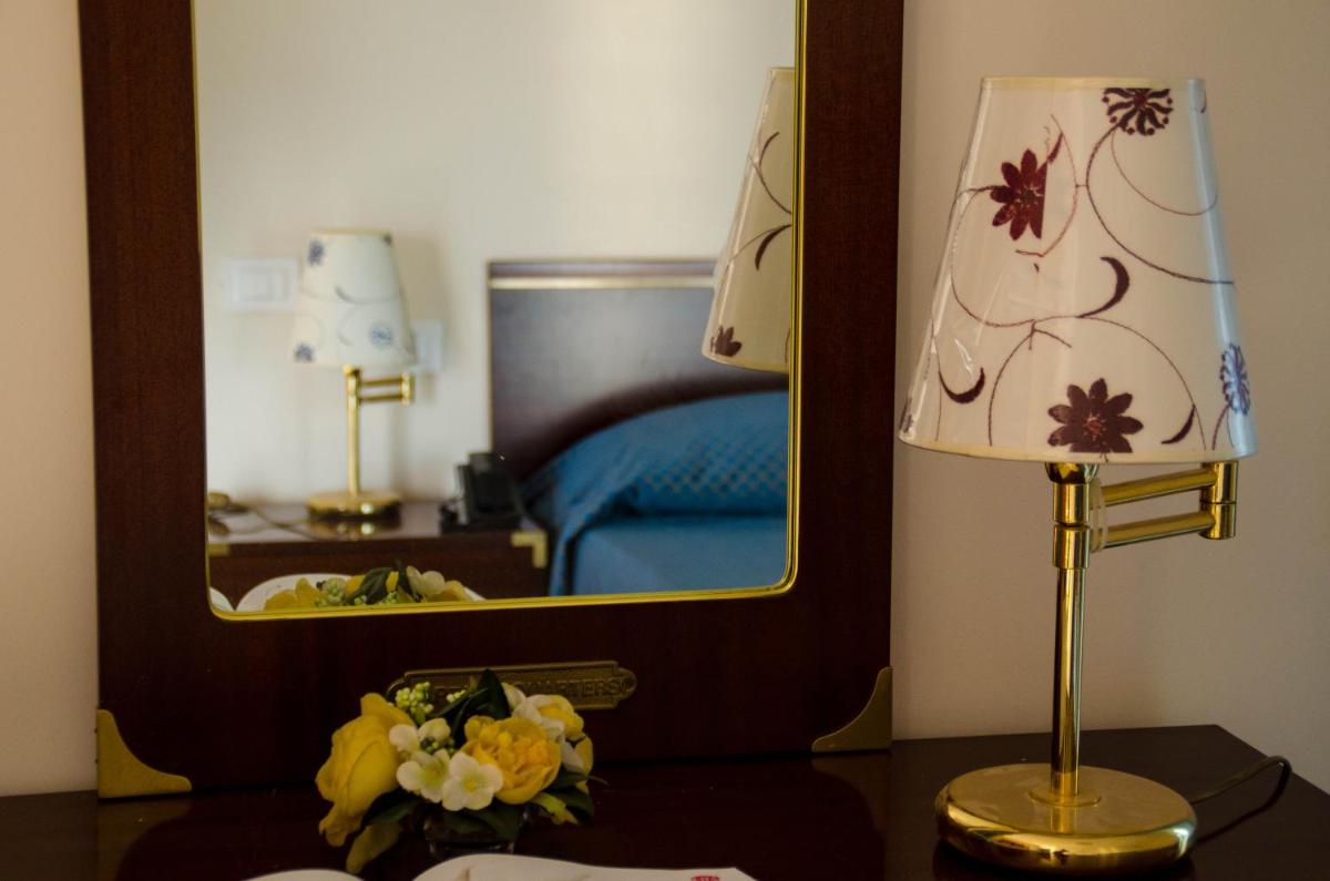Double or Twin Room with Lake View photo 1