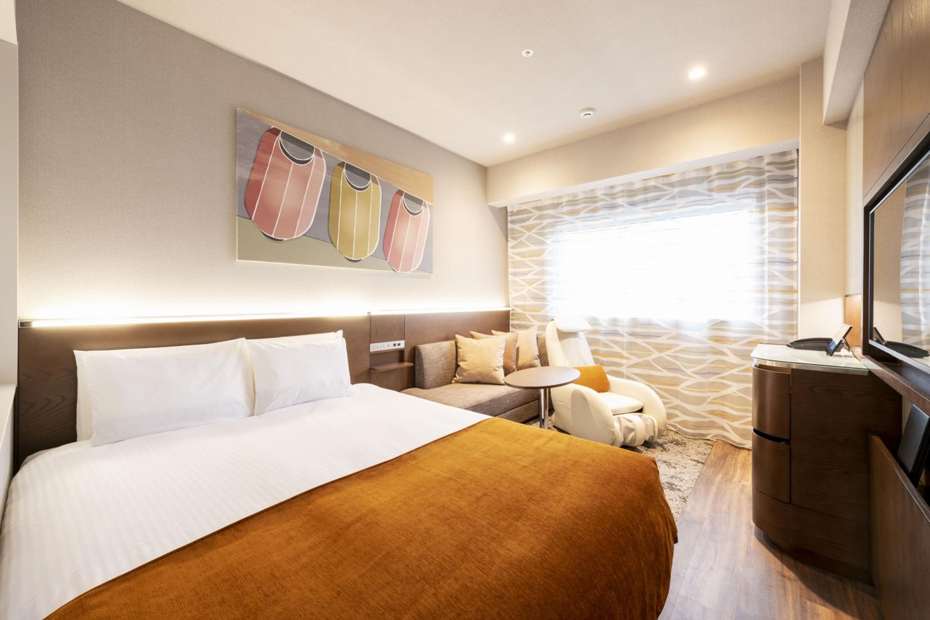 Double Room - Non-Smoking thumbnail 5
