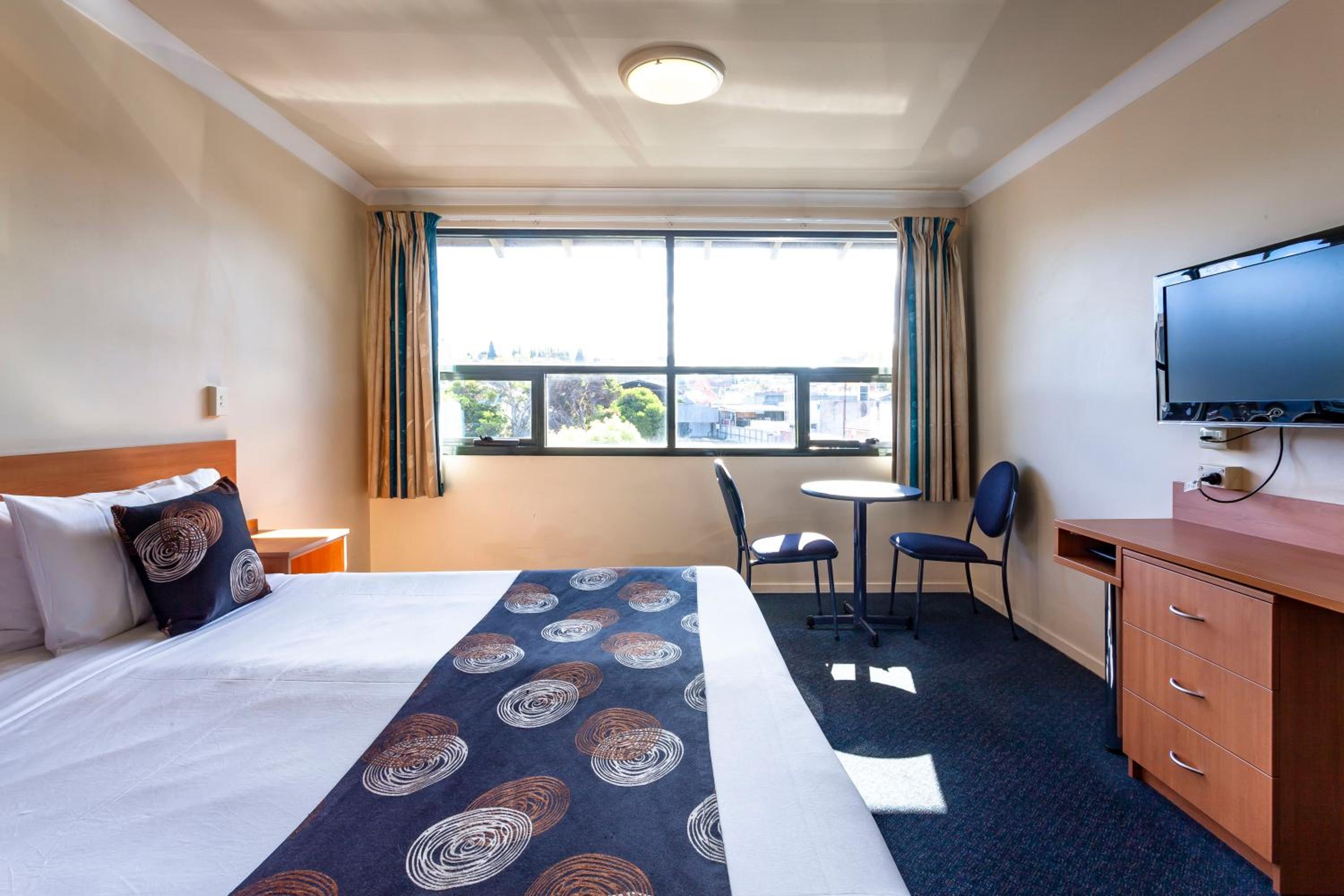 Standard King Room photo 3
