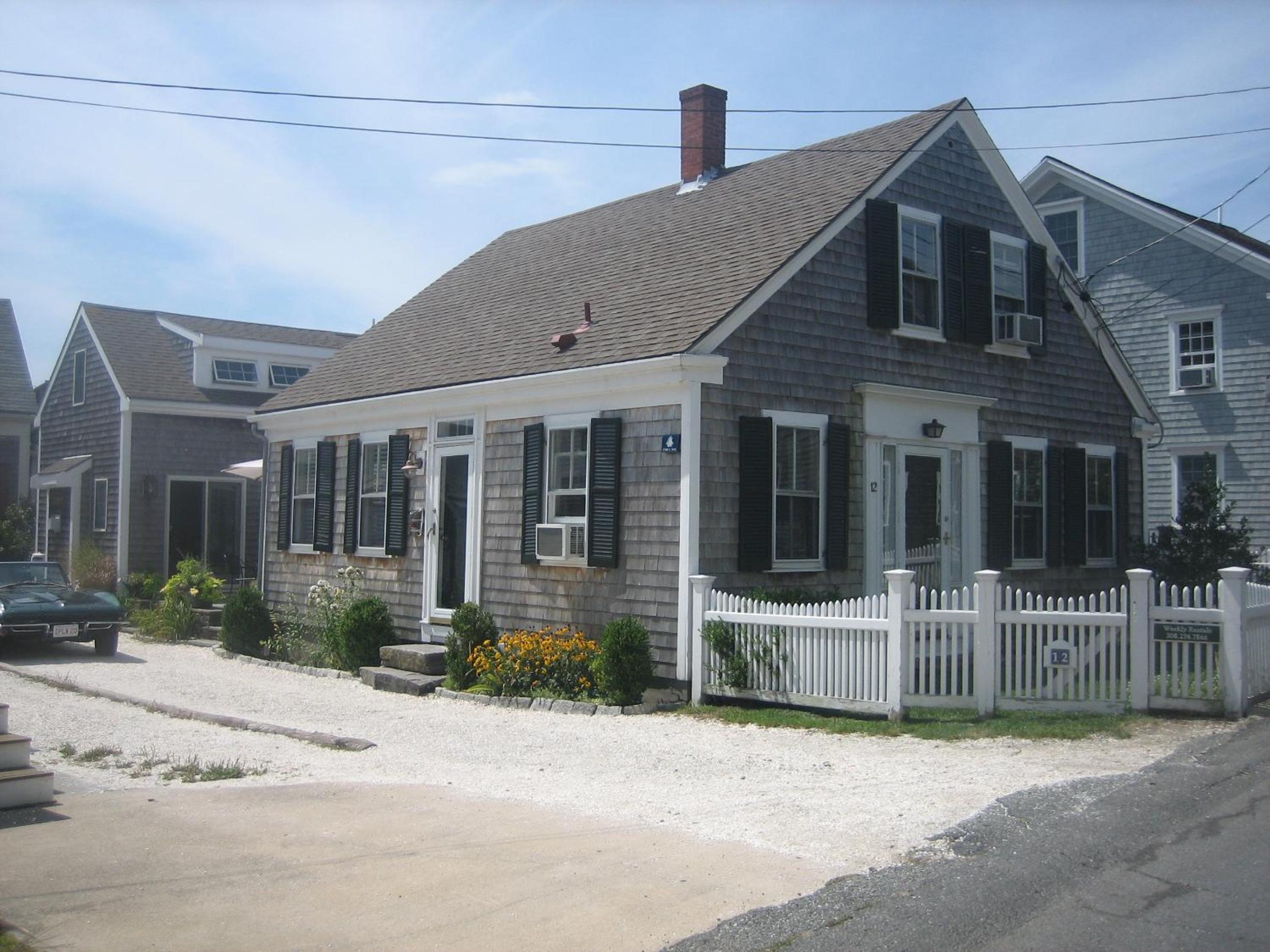Four-Bedroom House photo 3