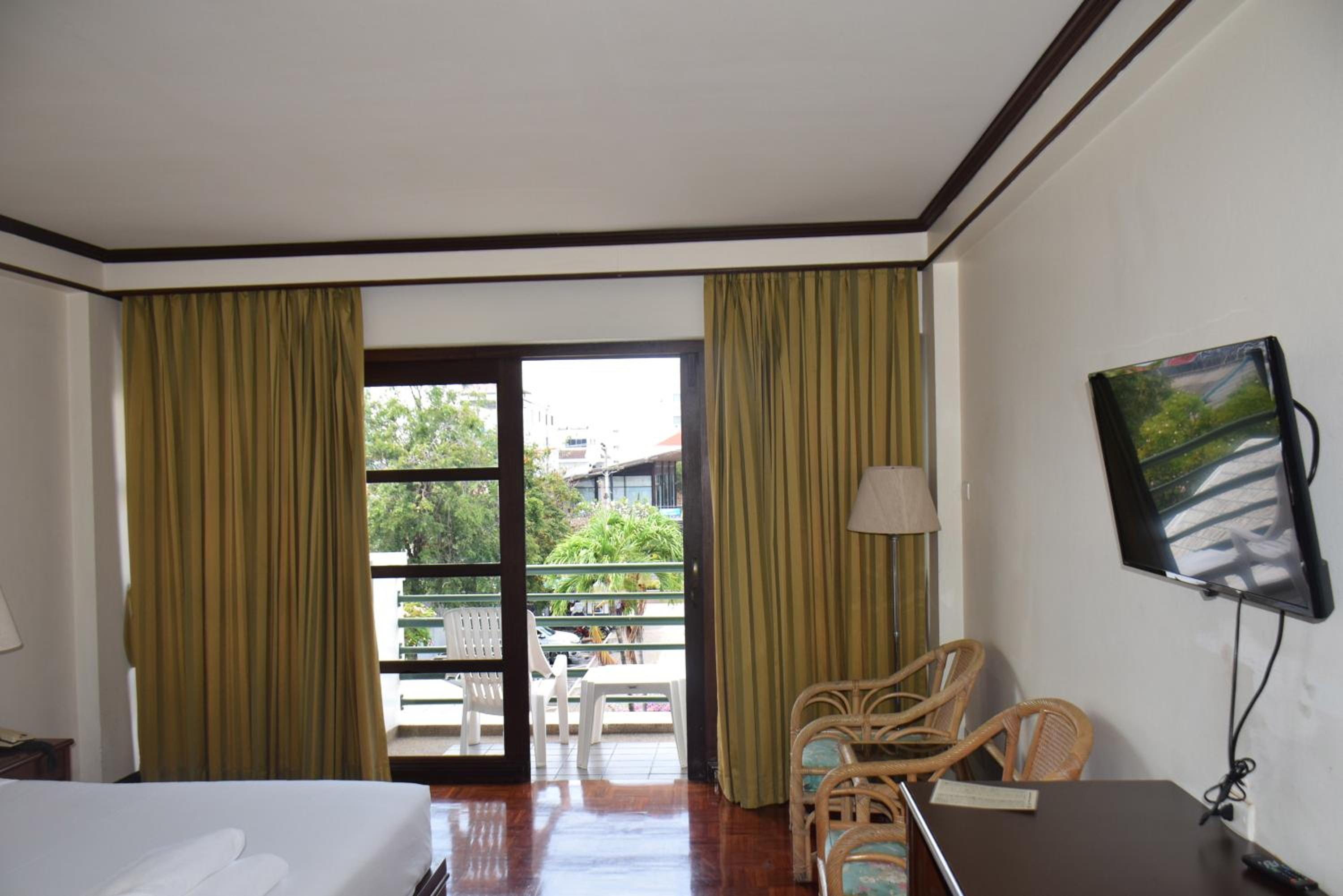 Double Room with Balcony - Photo 3