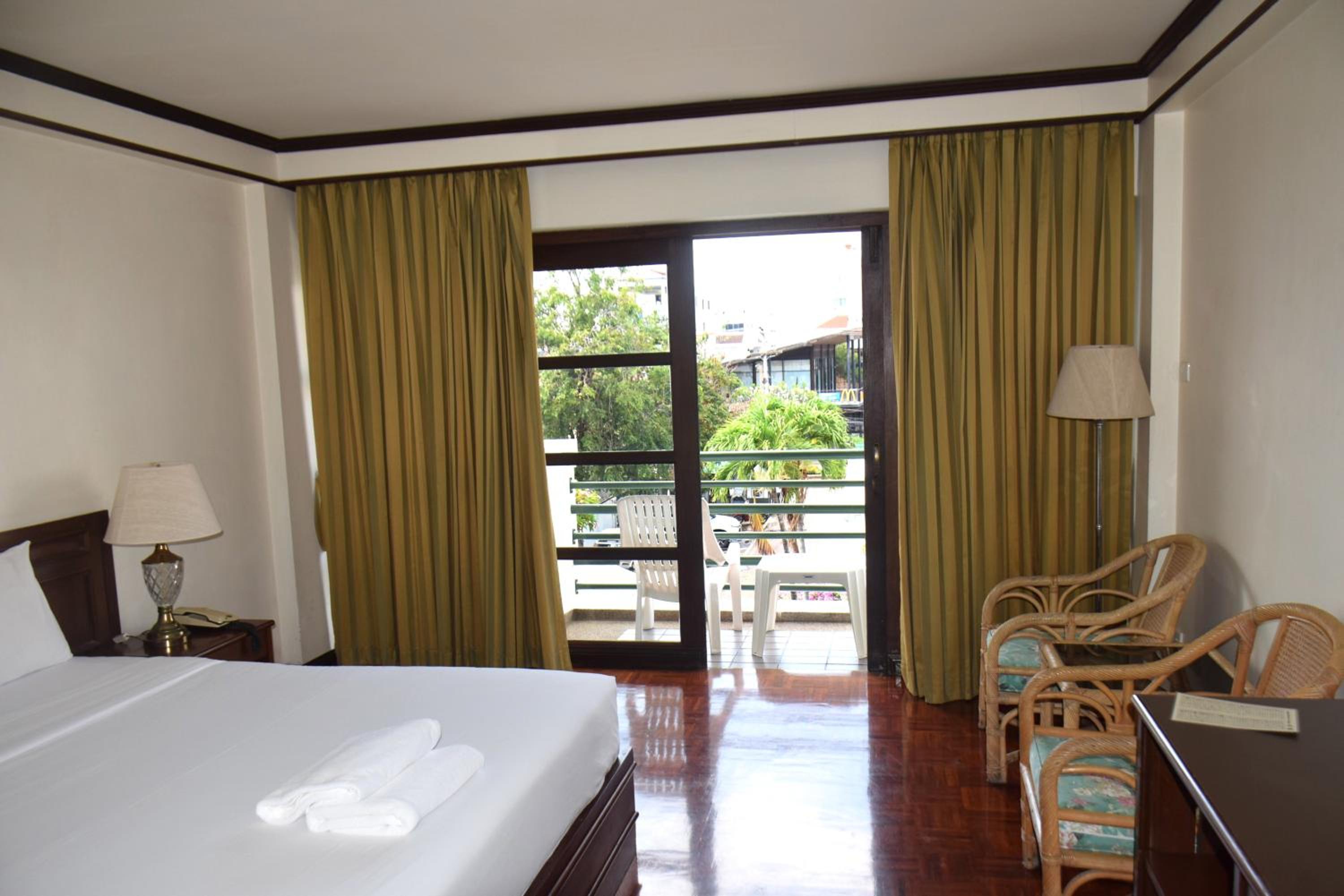 Double Room with Balcony - Photo 4