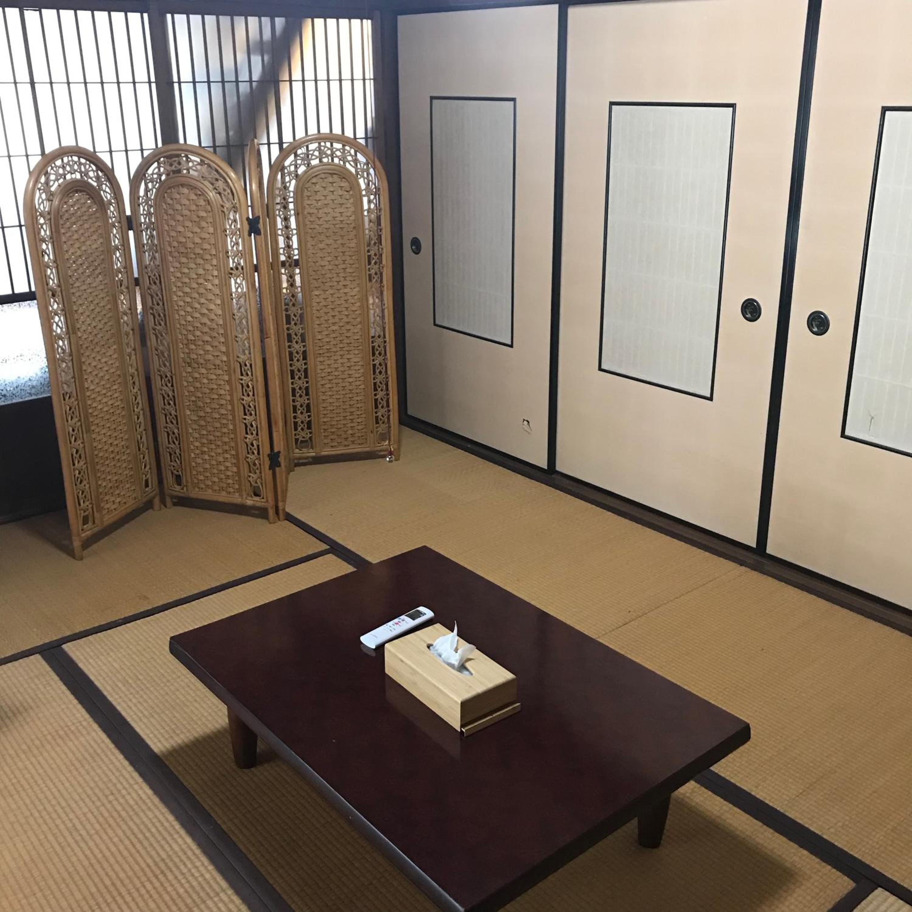 Basic Triple Room with Shared Bathroom