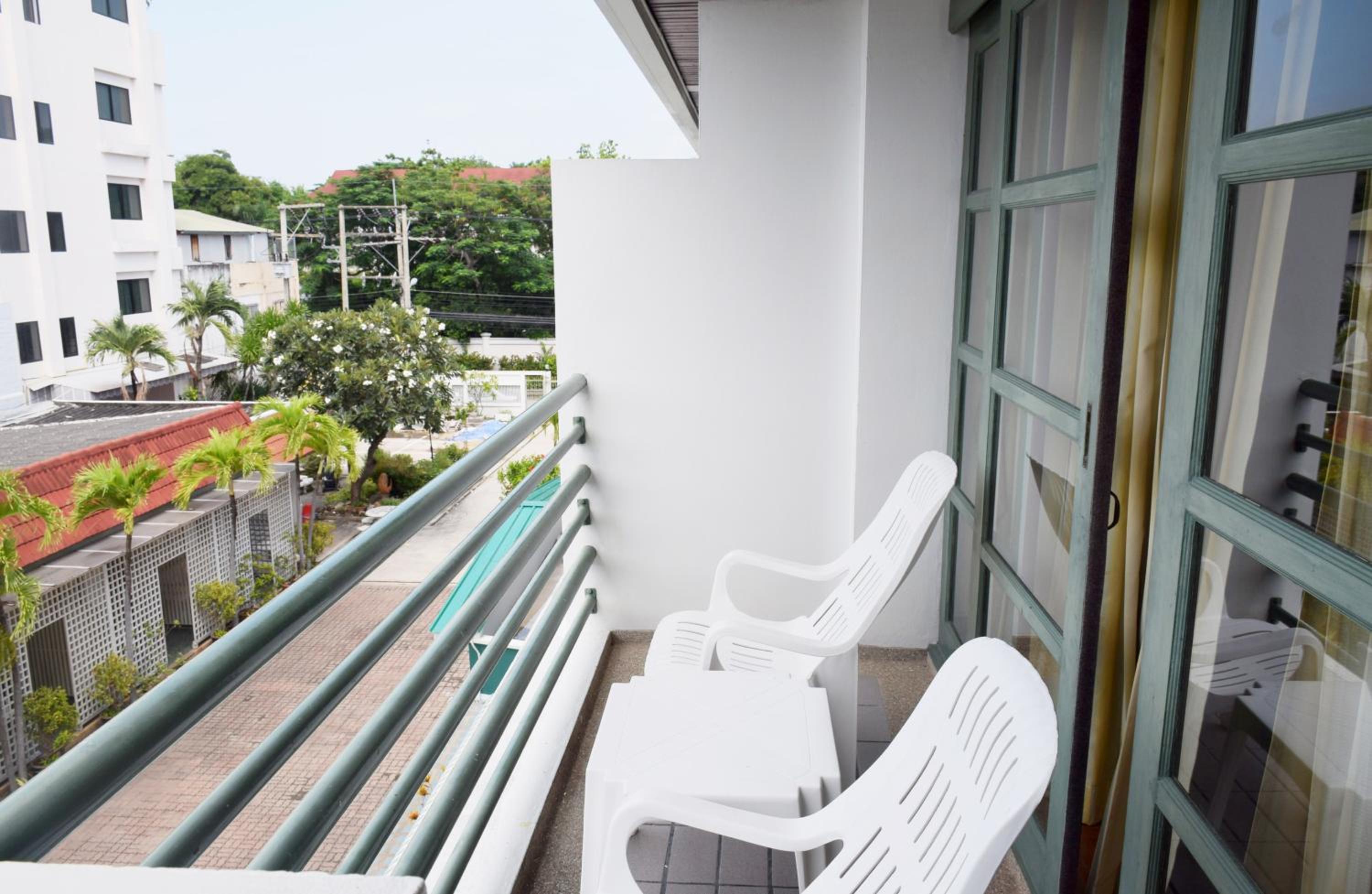 Twin Room with Balcony - Photo 6