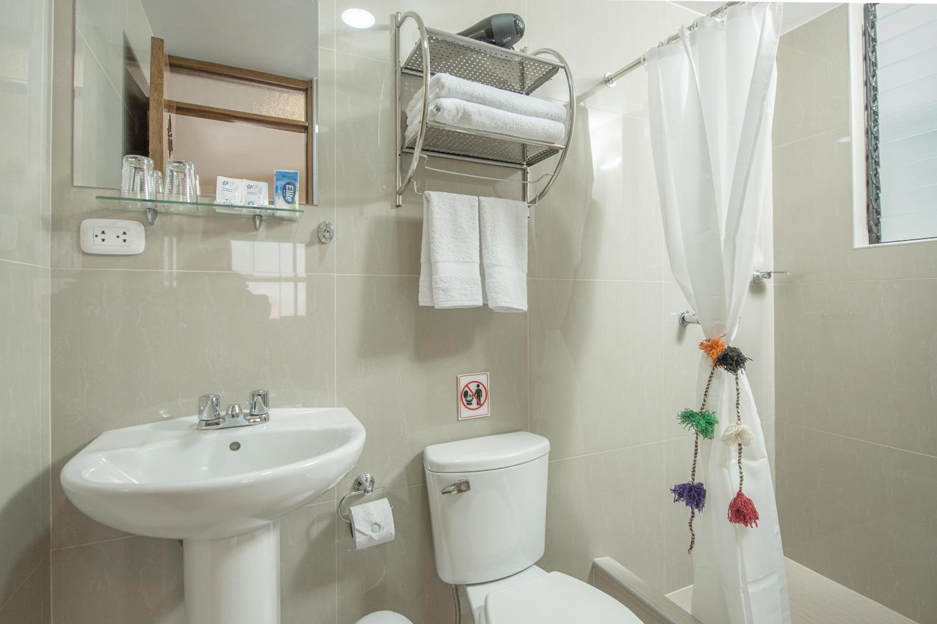 Twin Room - Photo 6