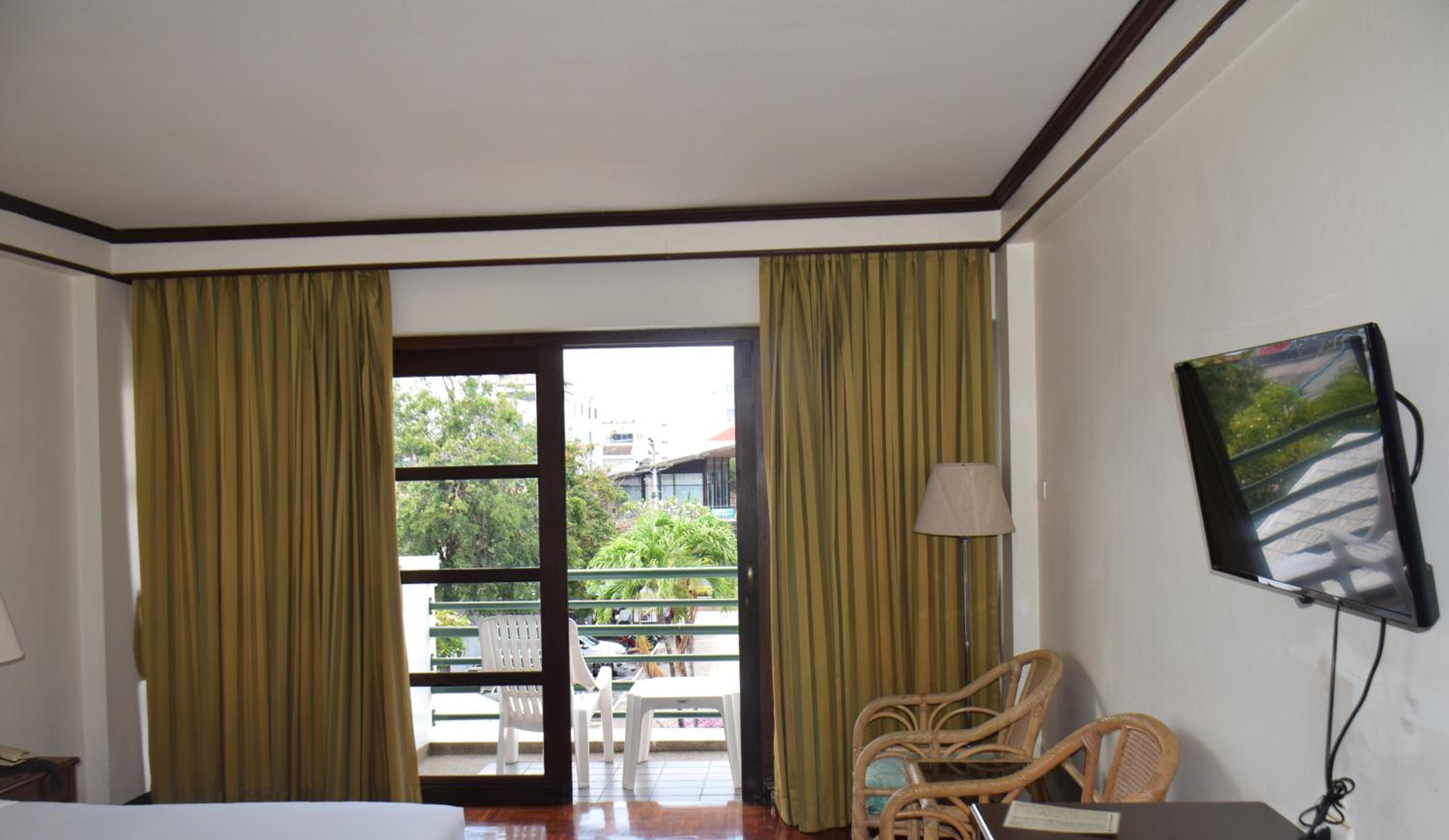 Twin Room with Balcony - Photo 3