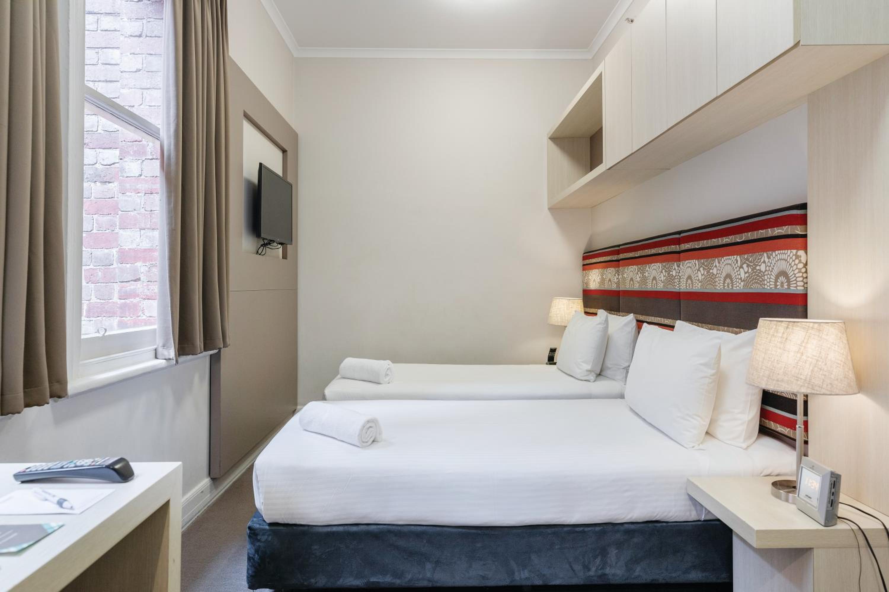 Standard Twin Room - Photo 6