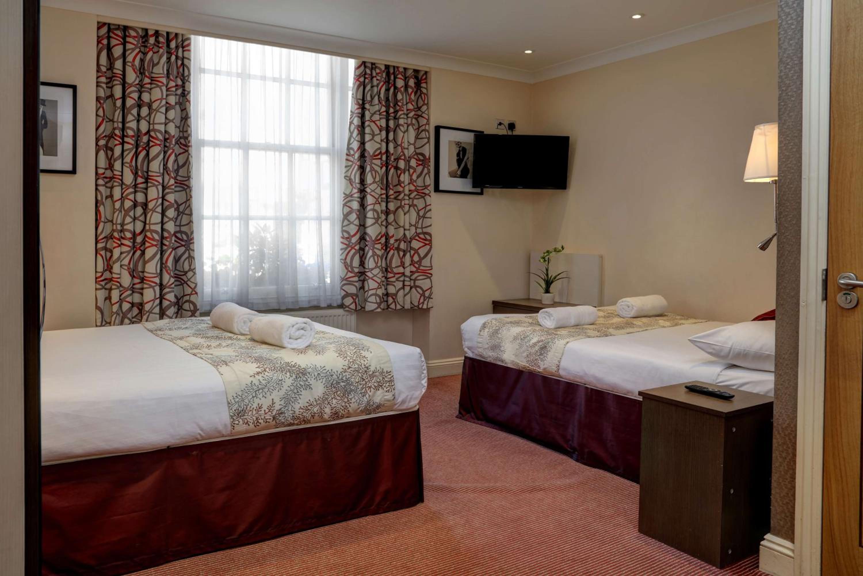 Standard Double Room with Two Double Beds - Non-Smoking photo 3