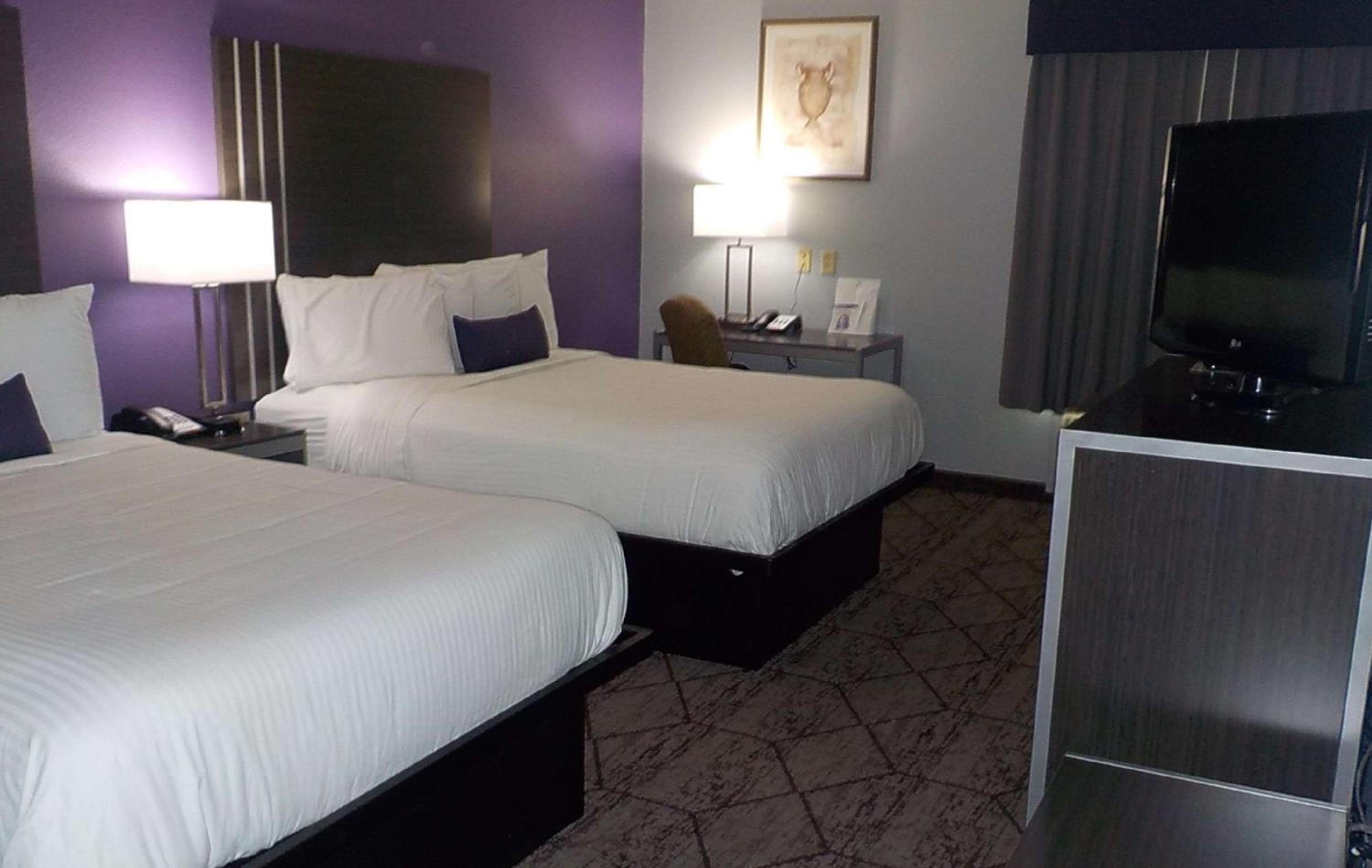 Queen Room with Two Queen Beds - Exterior Hall - Photo 2