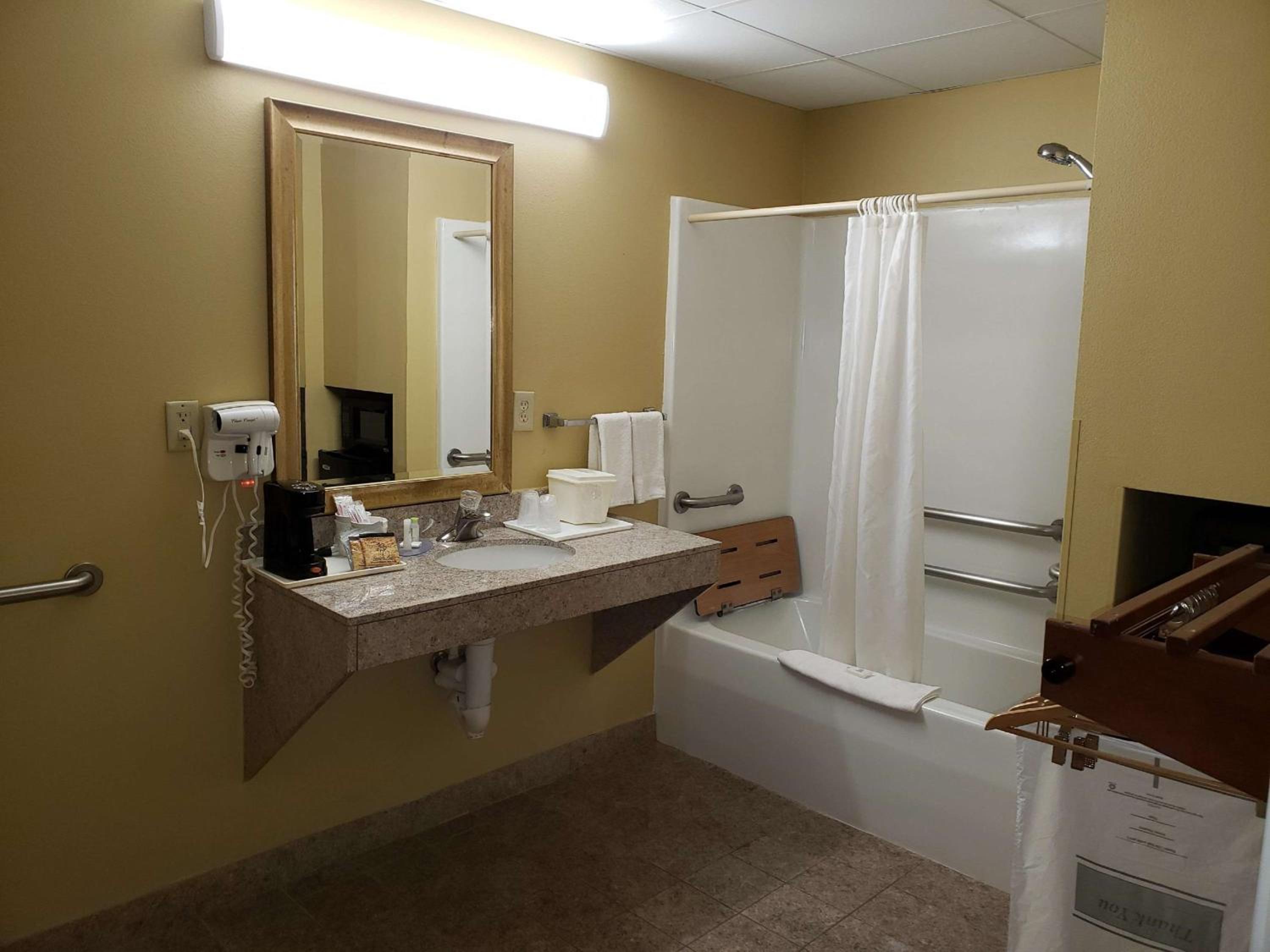 King Room with Walk-In Shower - Mobility Access - Photo 6