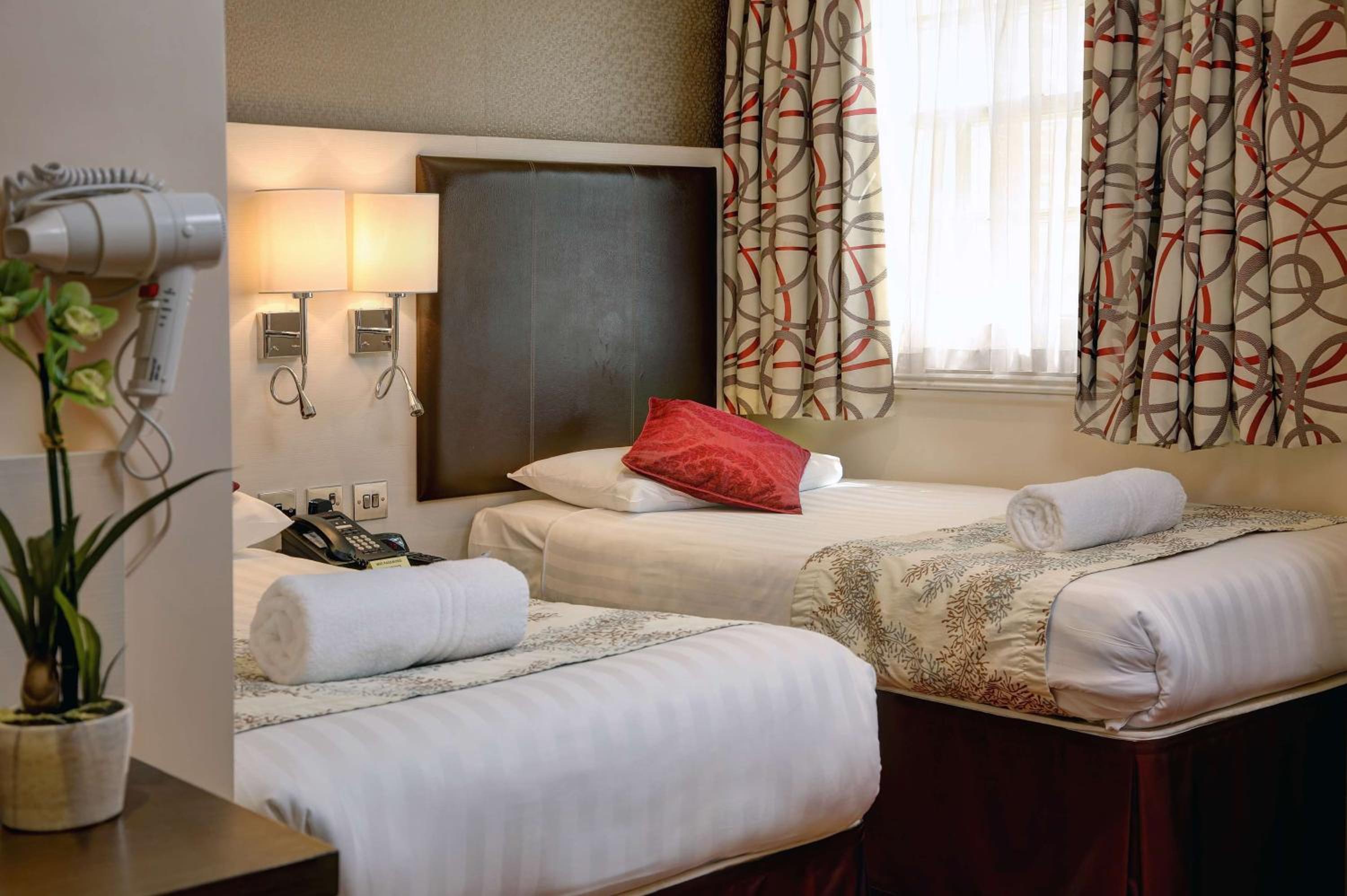 Standard Twin Room - Non-Smoking photo 3