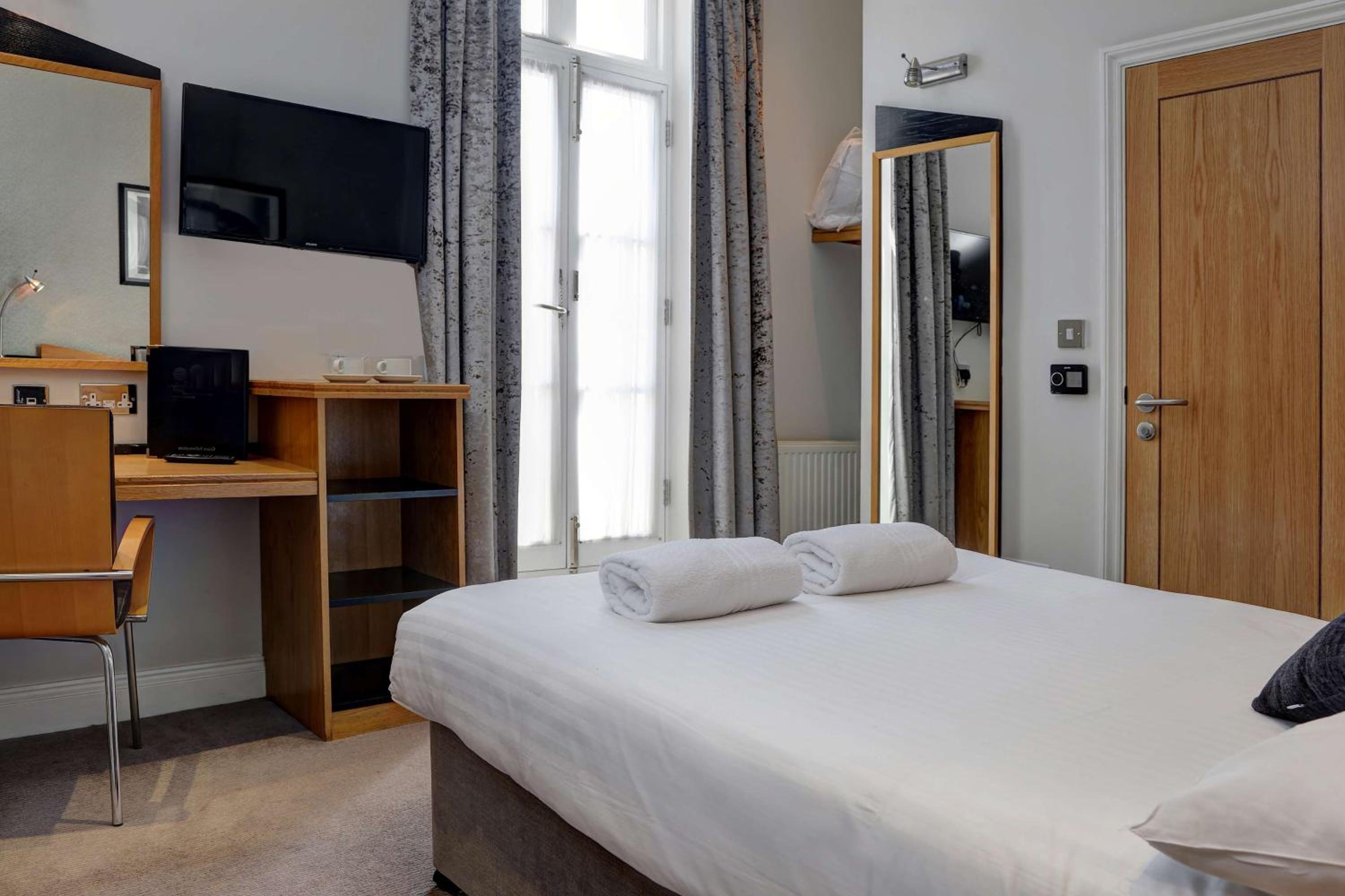 Standard Double Room - Non-Smoking photo 1